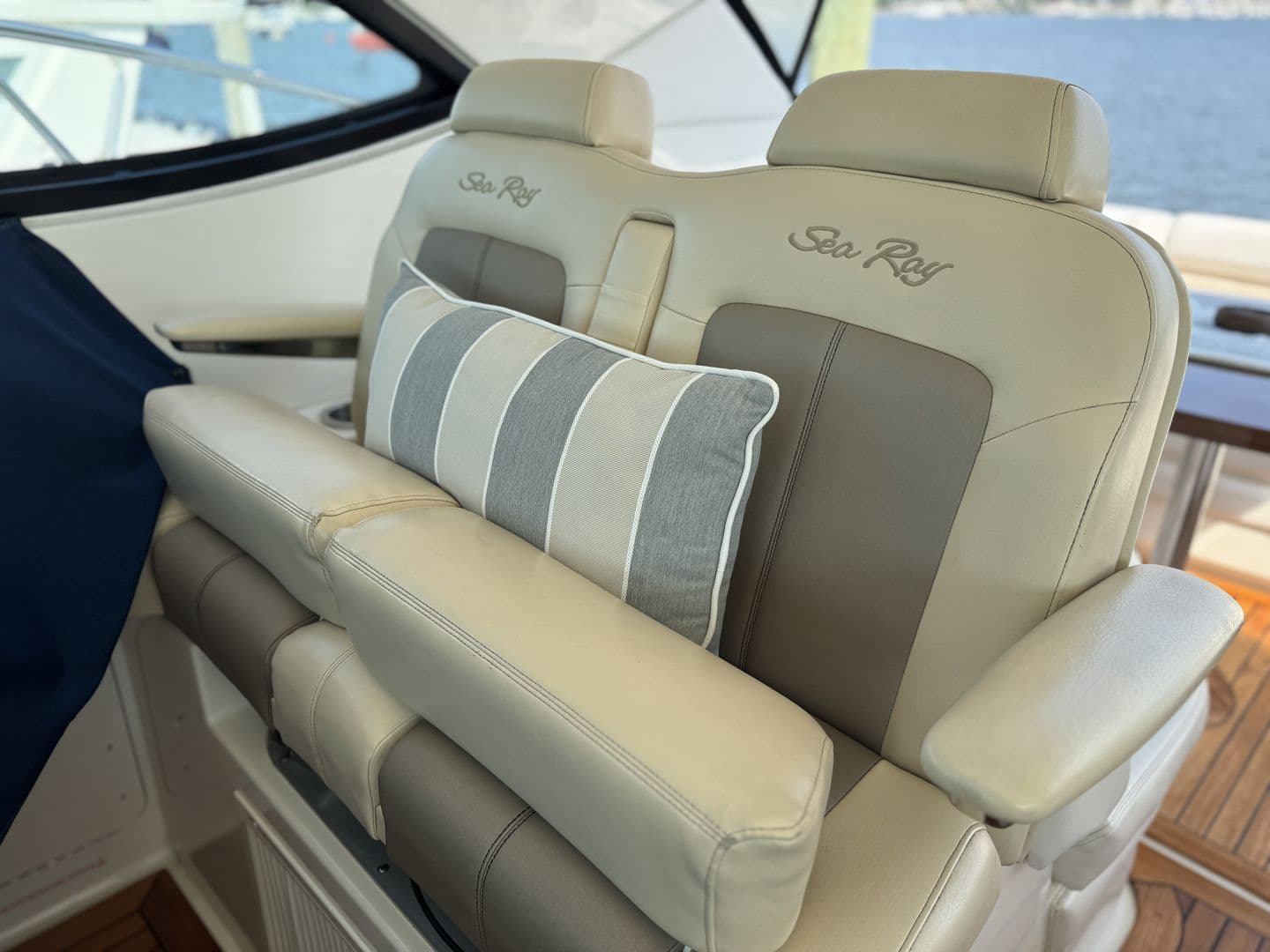 2014 Sea Ray 410 Sundancer - 5