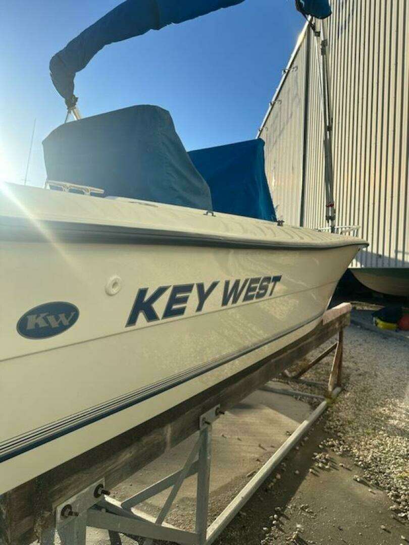 2001 Key West 1900 Sportsman - Image 9