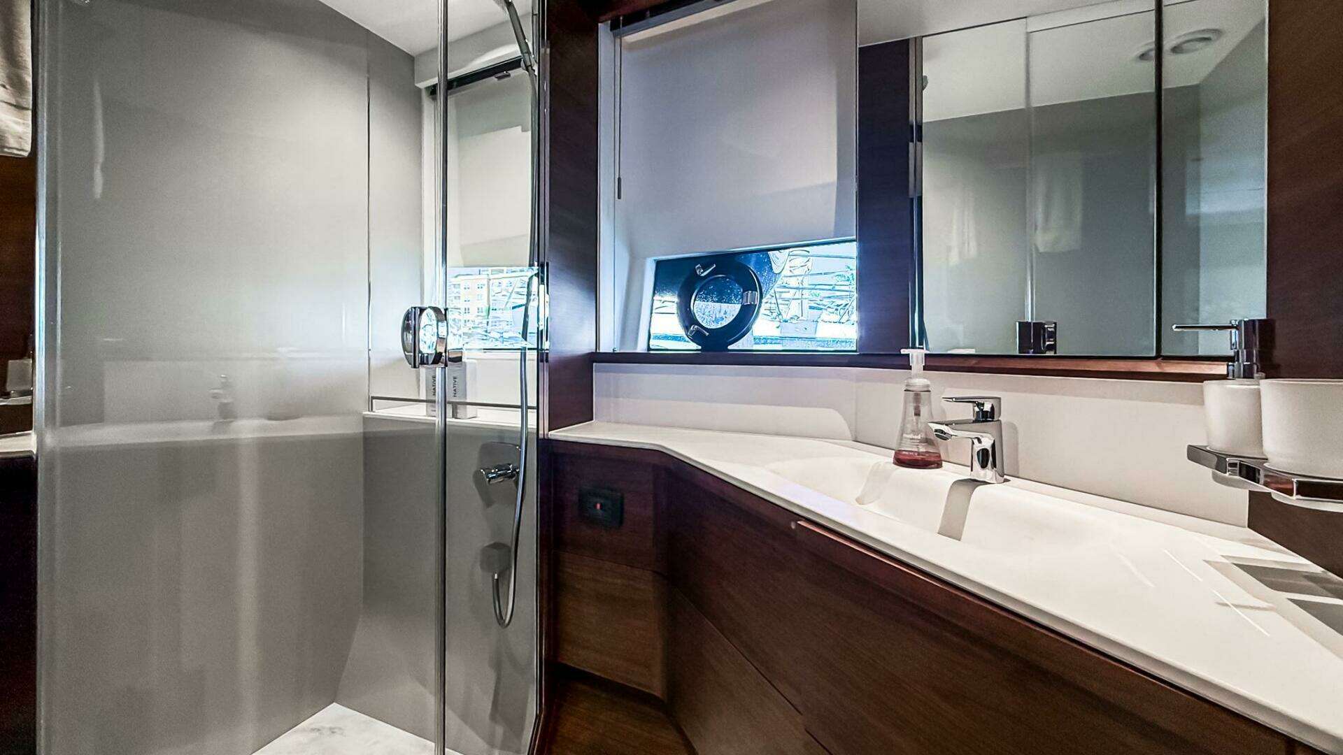 2026 Princess S65 Sportbridge - Image 66