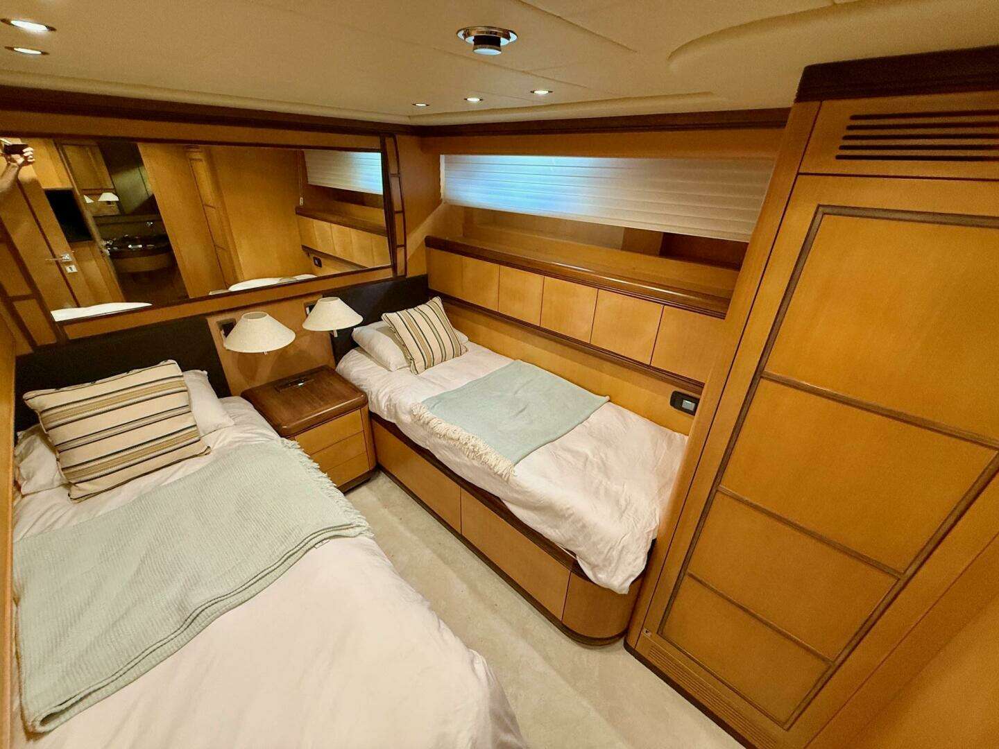 2005 Mangusta 92 - Image 15