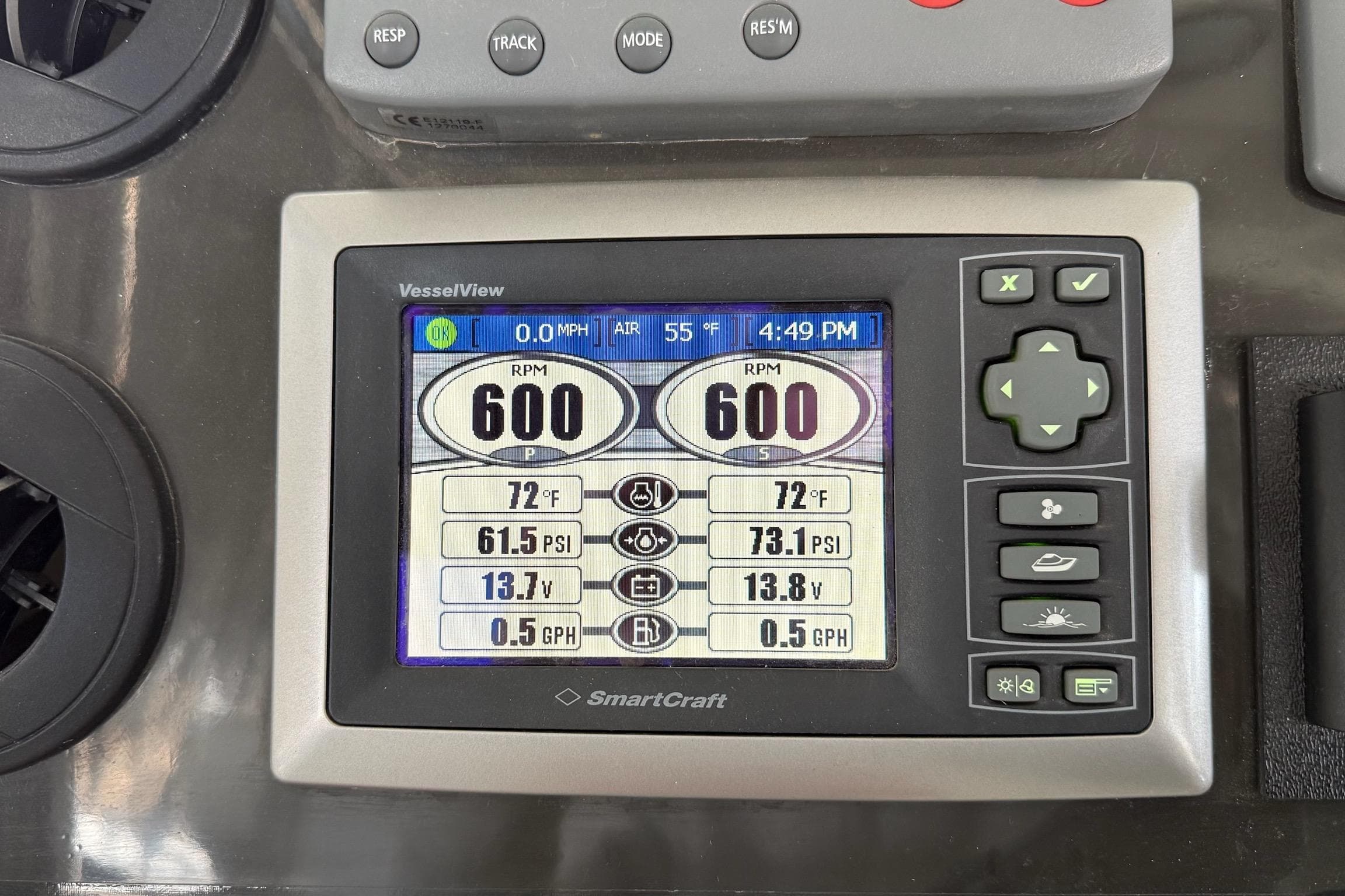 SmartCraft VesselView display on 2009 Sea Ray 47 Sedan Bridge showing engine metrics.