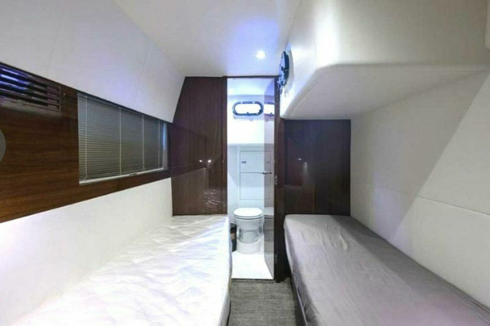 2019 Princess F62 - Image 17