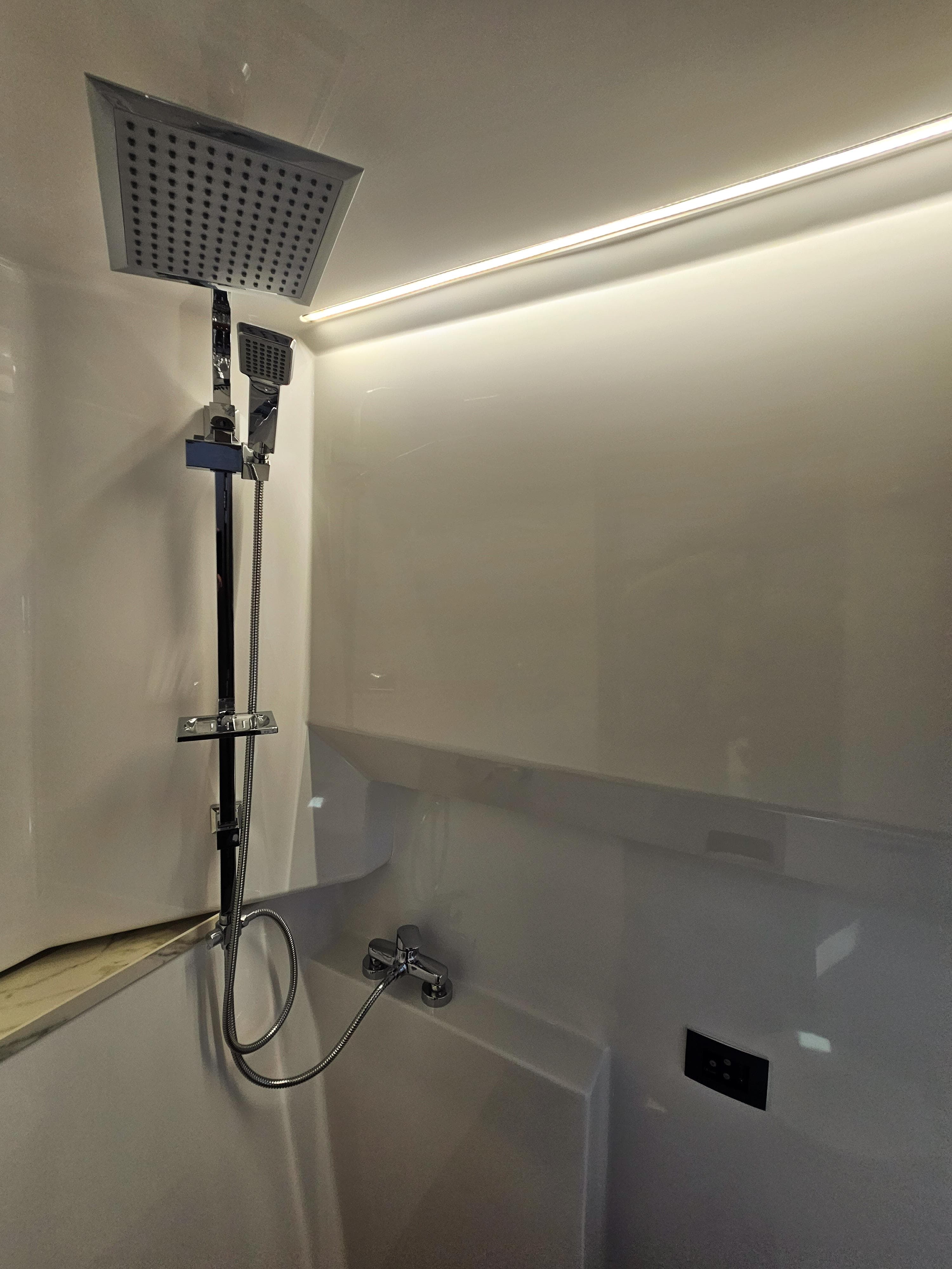 Modern shower in 2024 Tesoro T38 Power Cat, featuring sleek fixtures and ambient lighting.