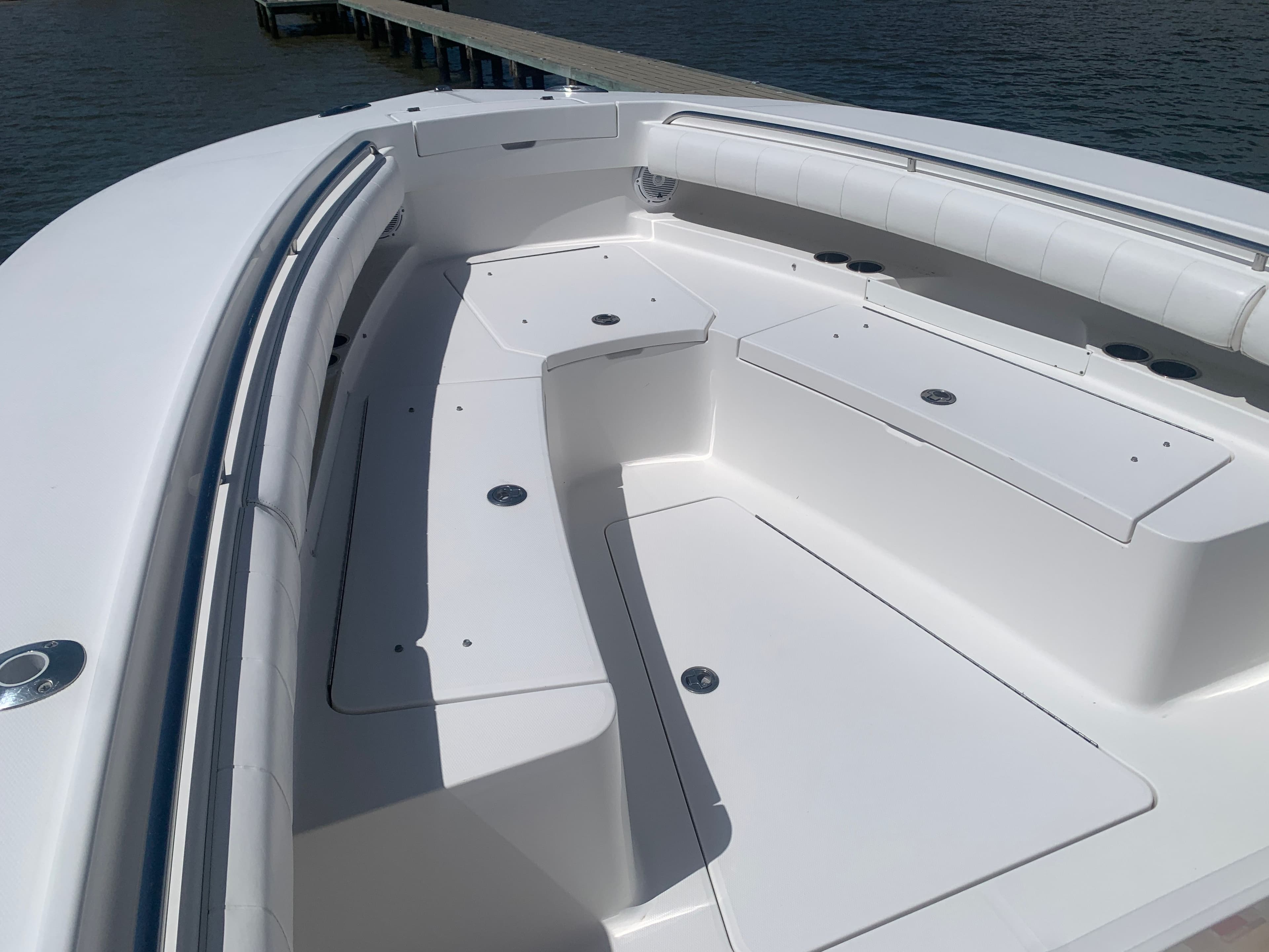 2015 Regulator FS boat with spacious deck and seating area.