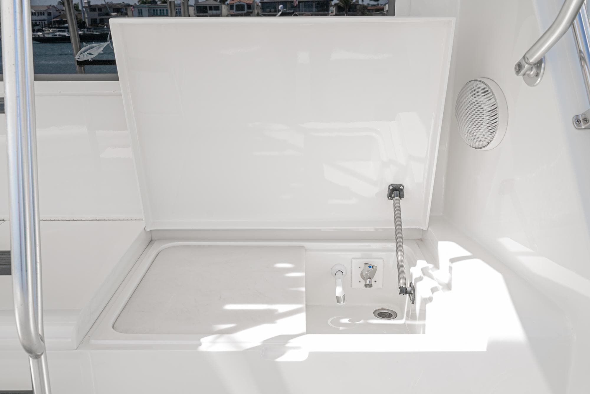 Hatteras 58 Sportfish 1990 yacht sink area with open lid and faucet.