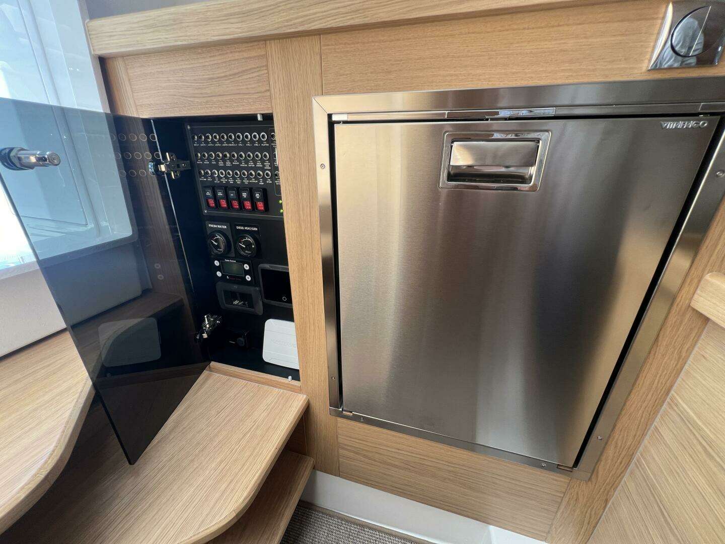 2024 Nimbus T11 - Image 18
