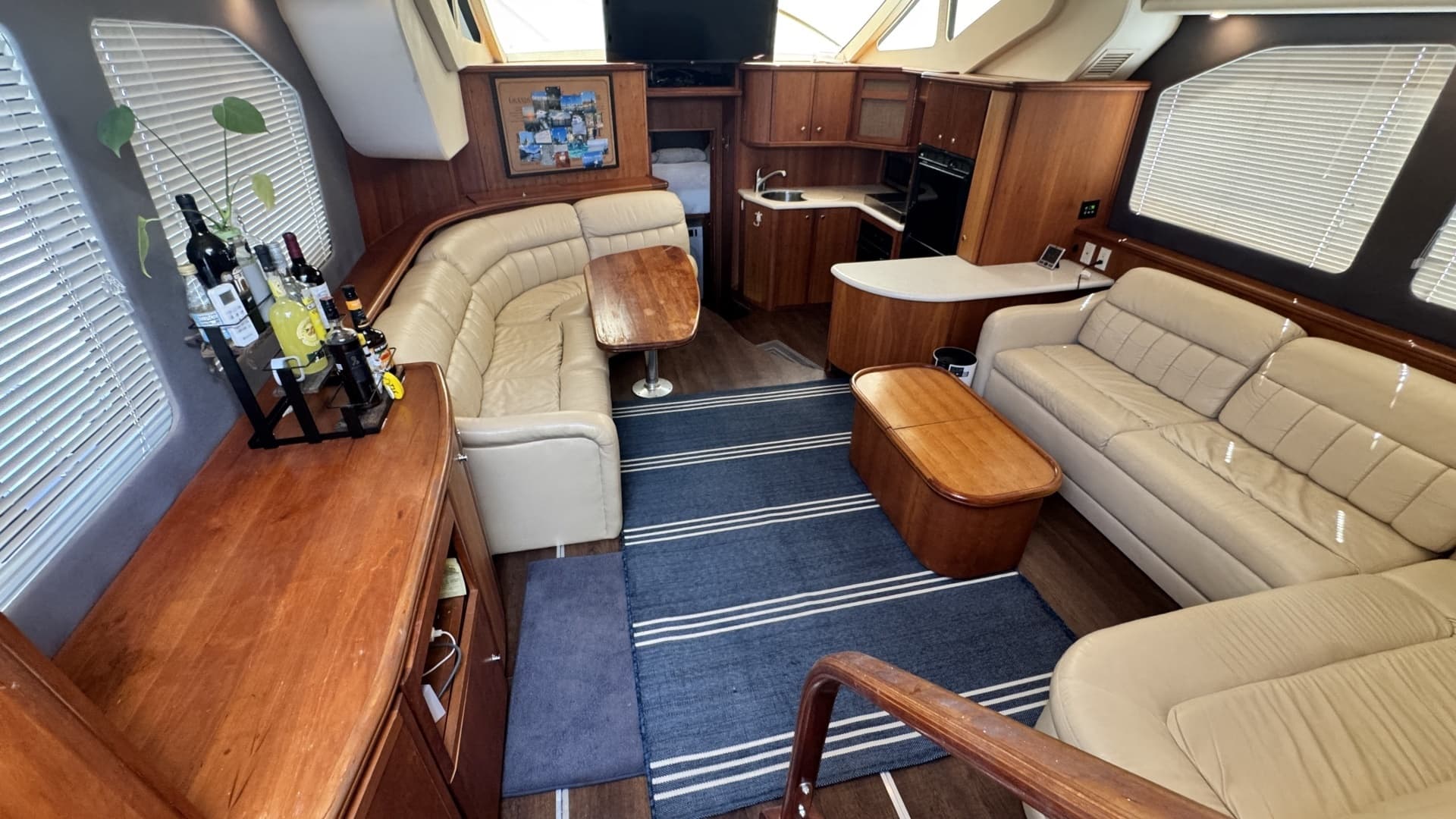 2003 Silverton 43 Motor Yacht - Image 31