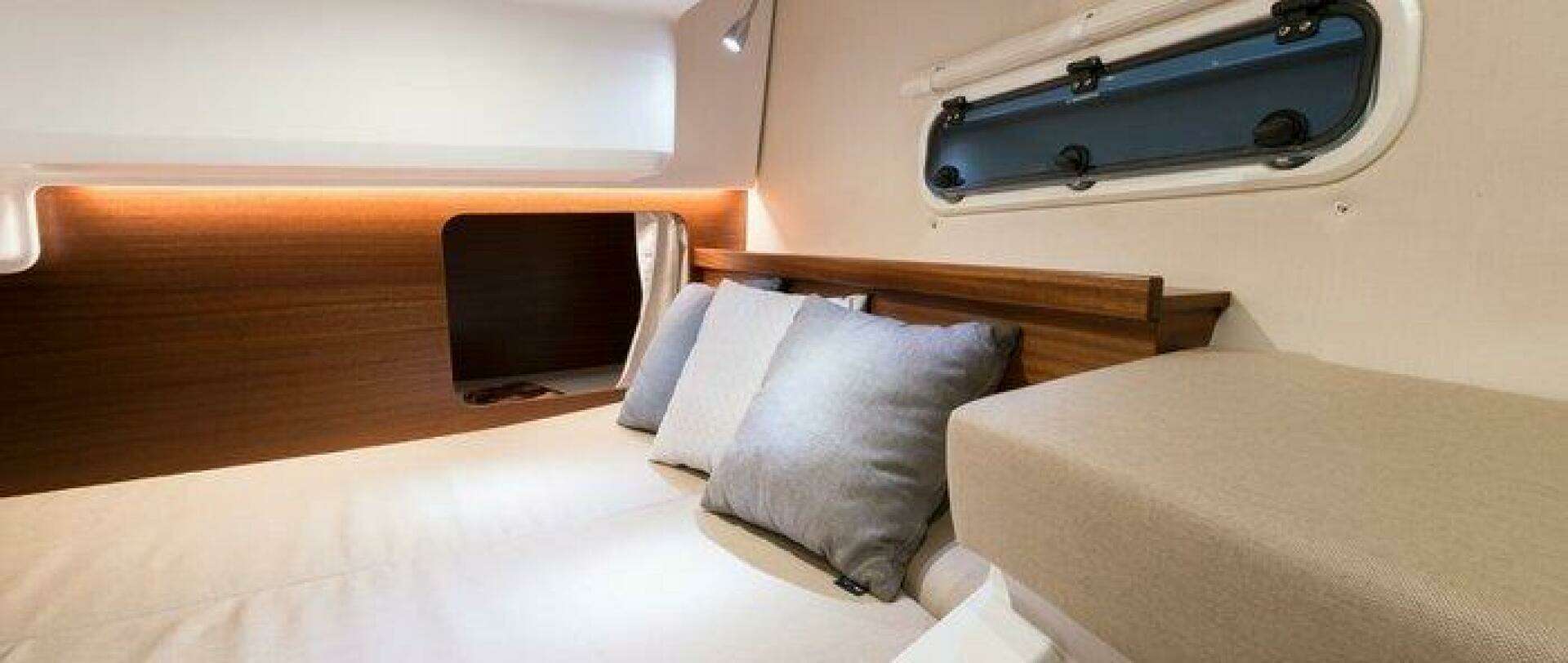 2026 Nimbus 305 Coupé - Image 11