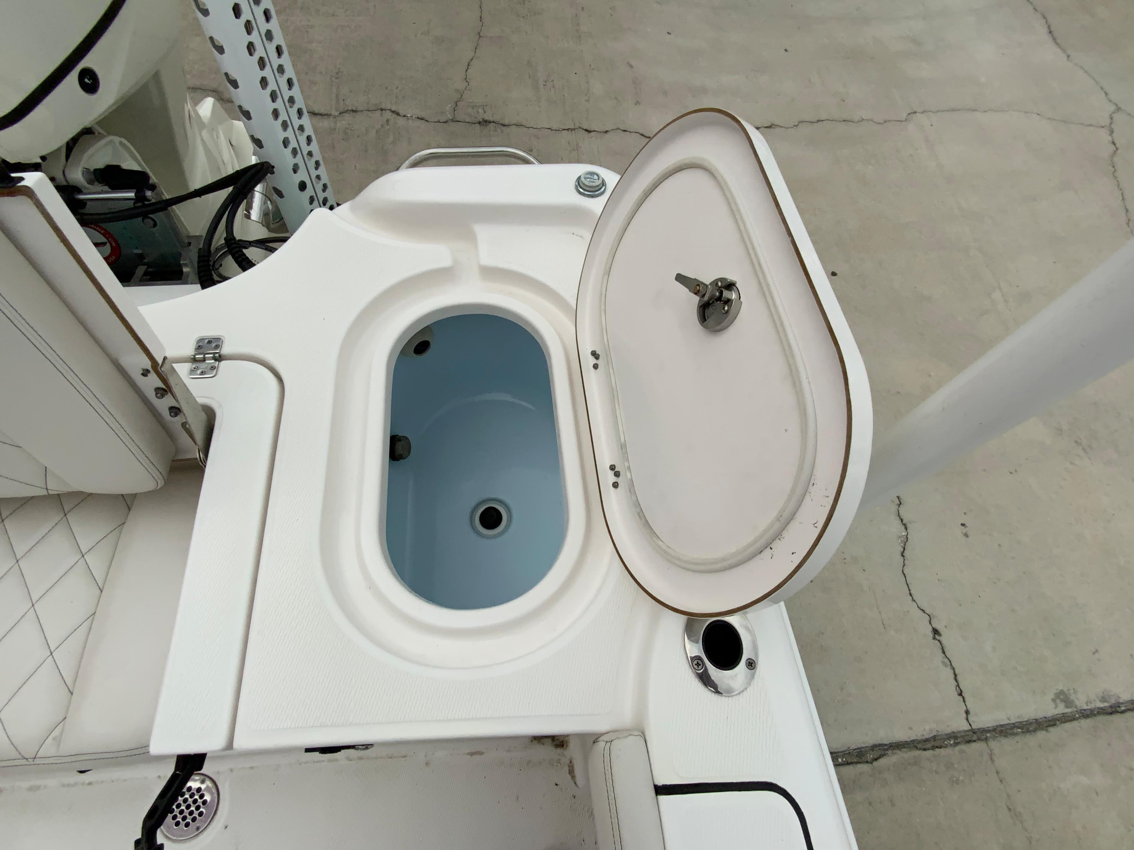 2021 Blue Wave 2800 Makaira boat livewell with open lid.