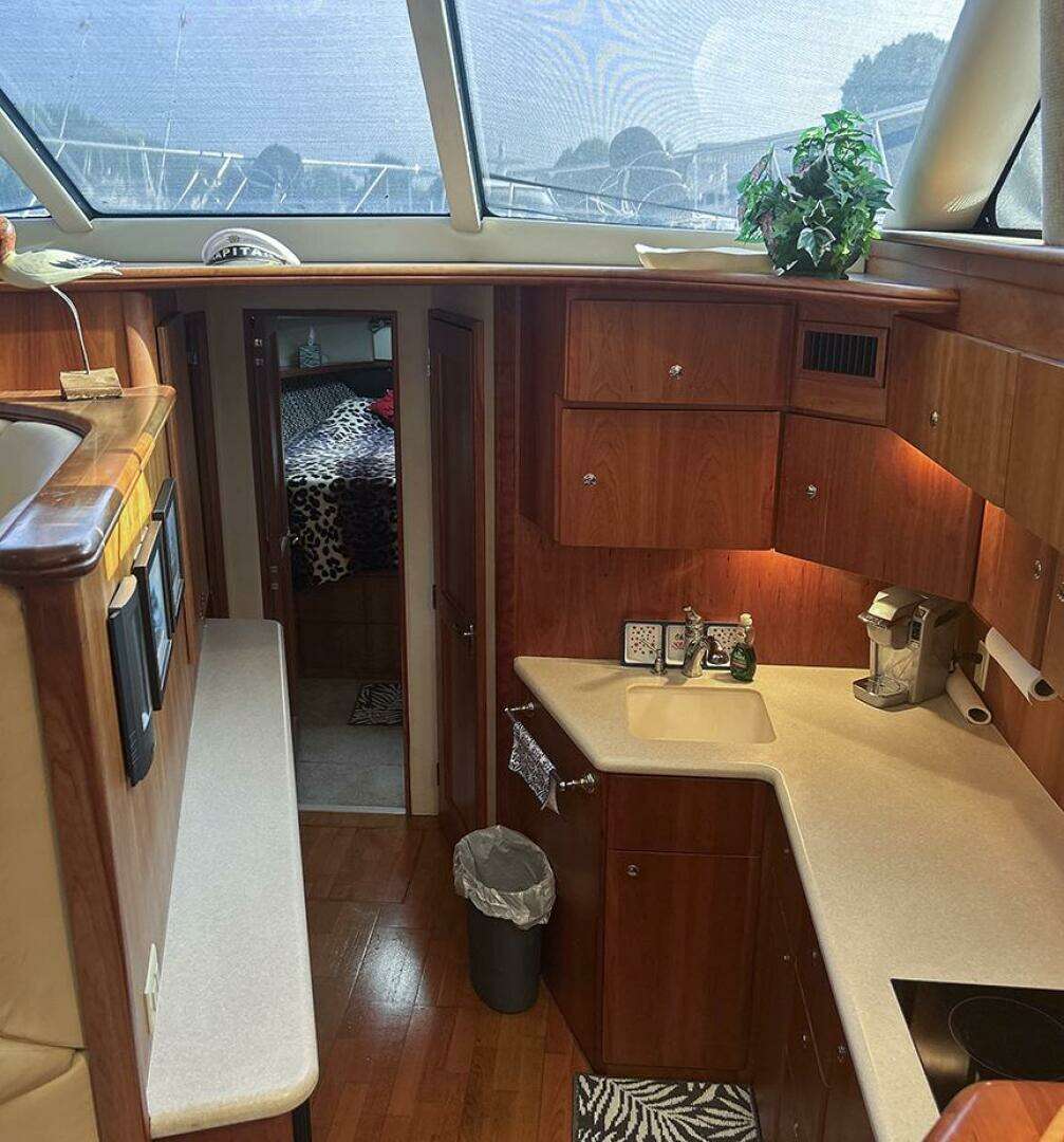 2002 Silverton 42 Convertible - Image 25