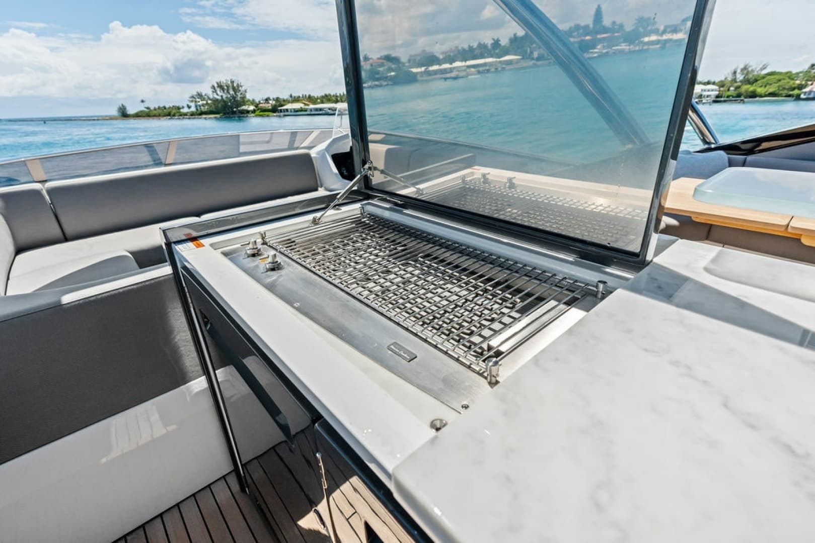 2026 Sunseeker 88 Yacht - Image 39