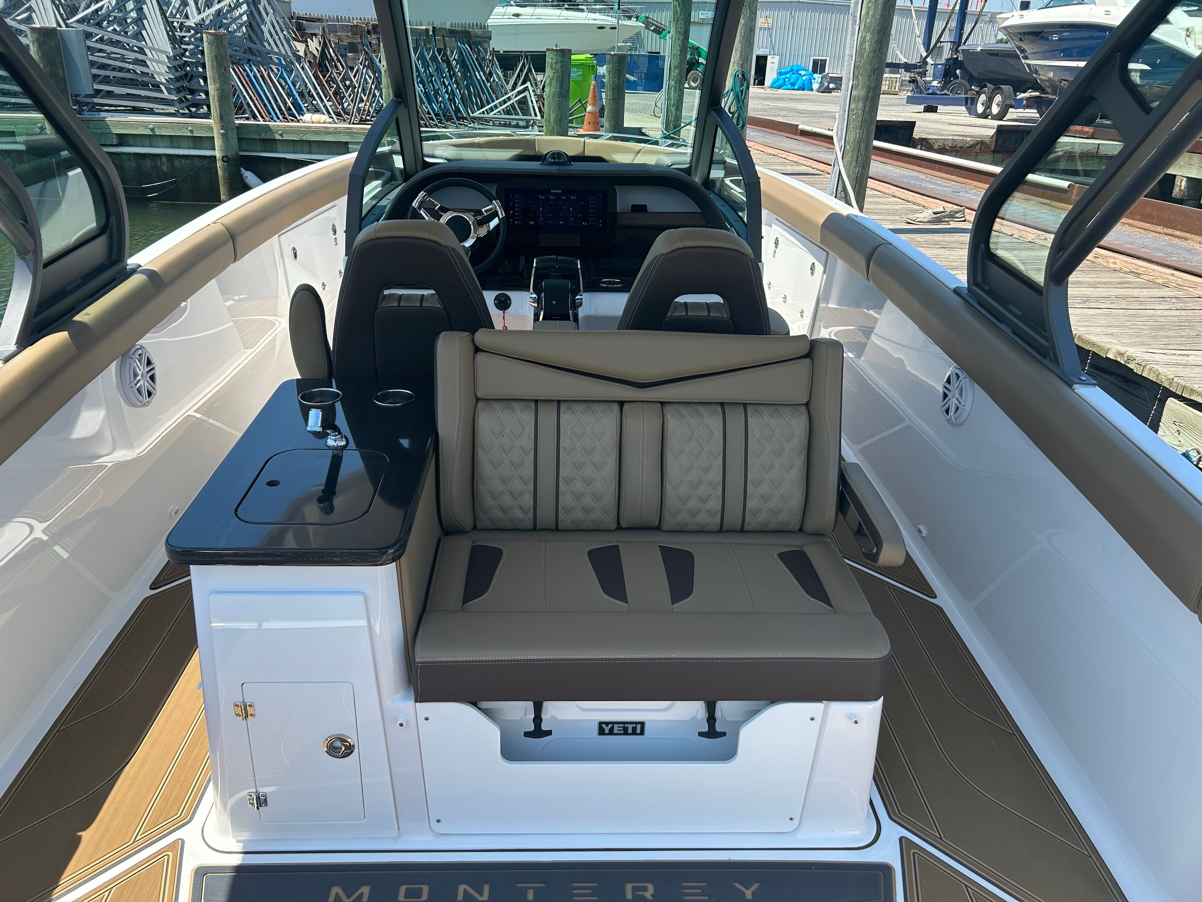 2025 Monterey Elite 30 OB - 21