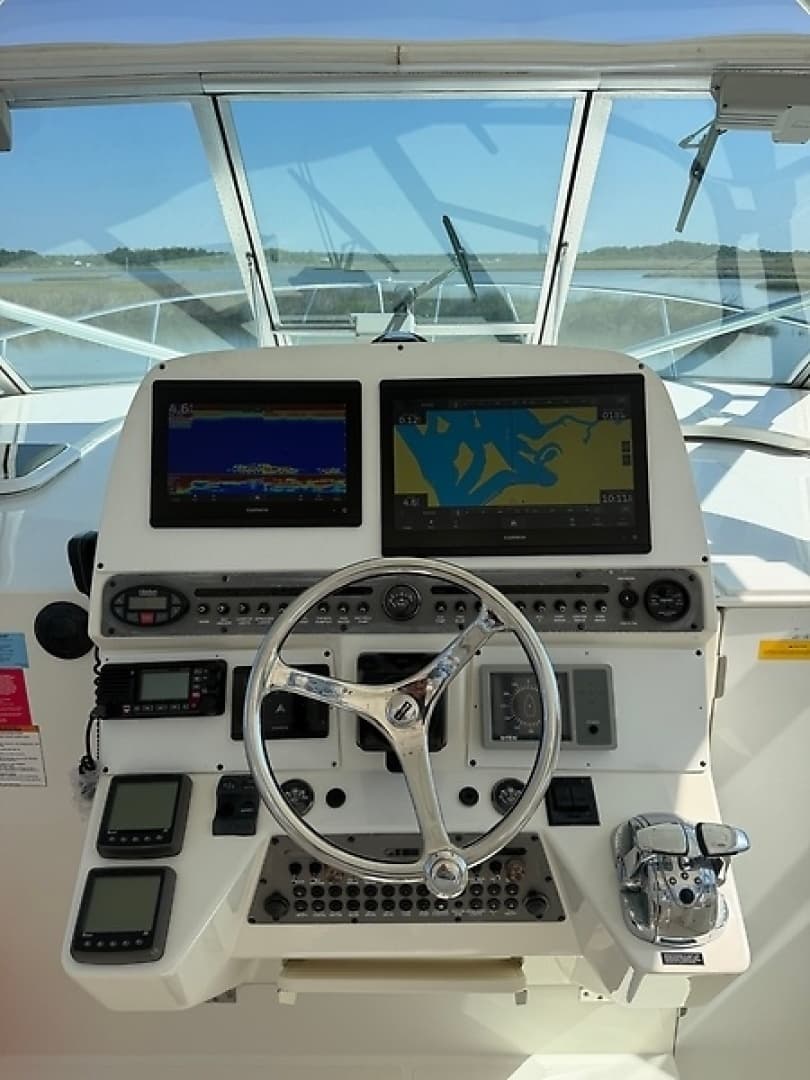 2005 Rampage 33 Express - Image 23