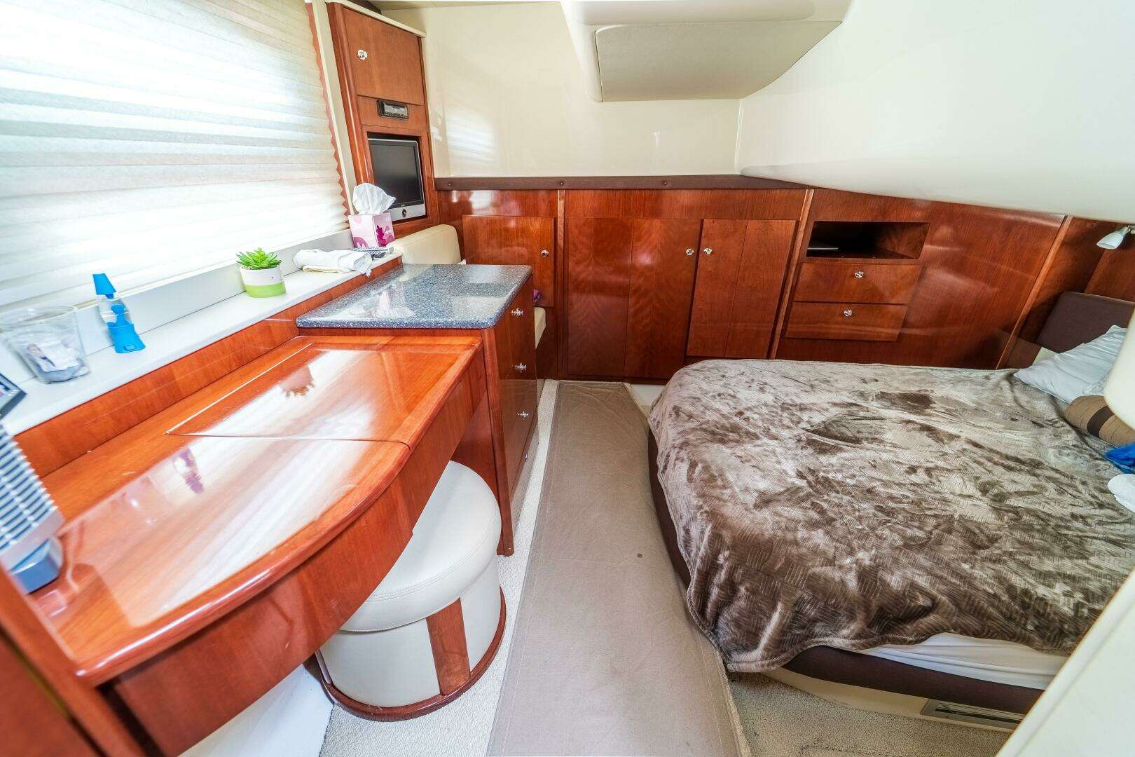 2009 Meridian 441 Sedan - Image 47