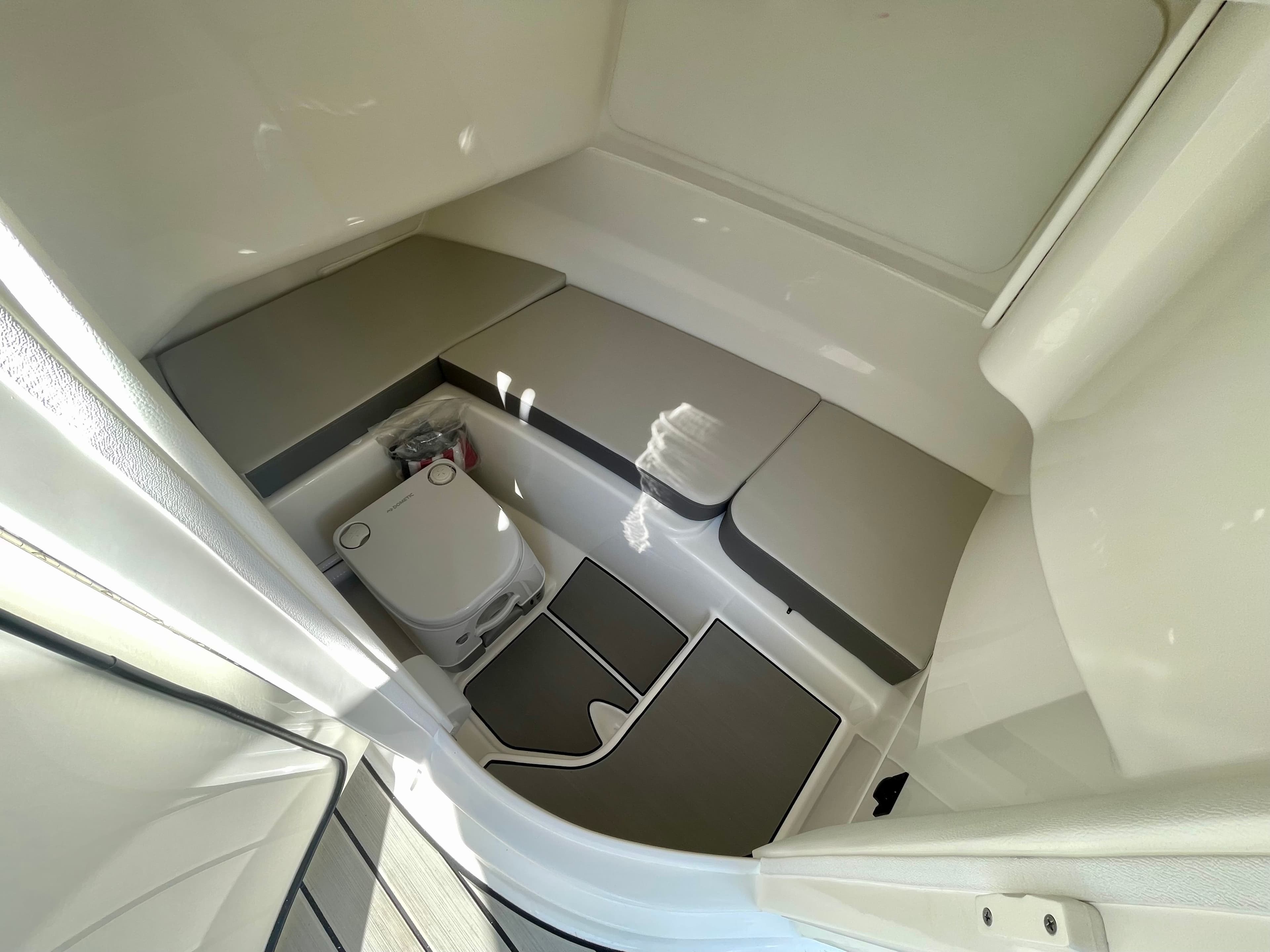 2026 Sea Ray SDX 230 Outboard - 18