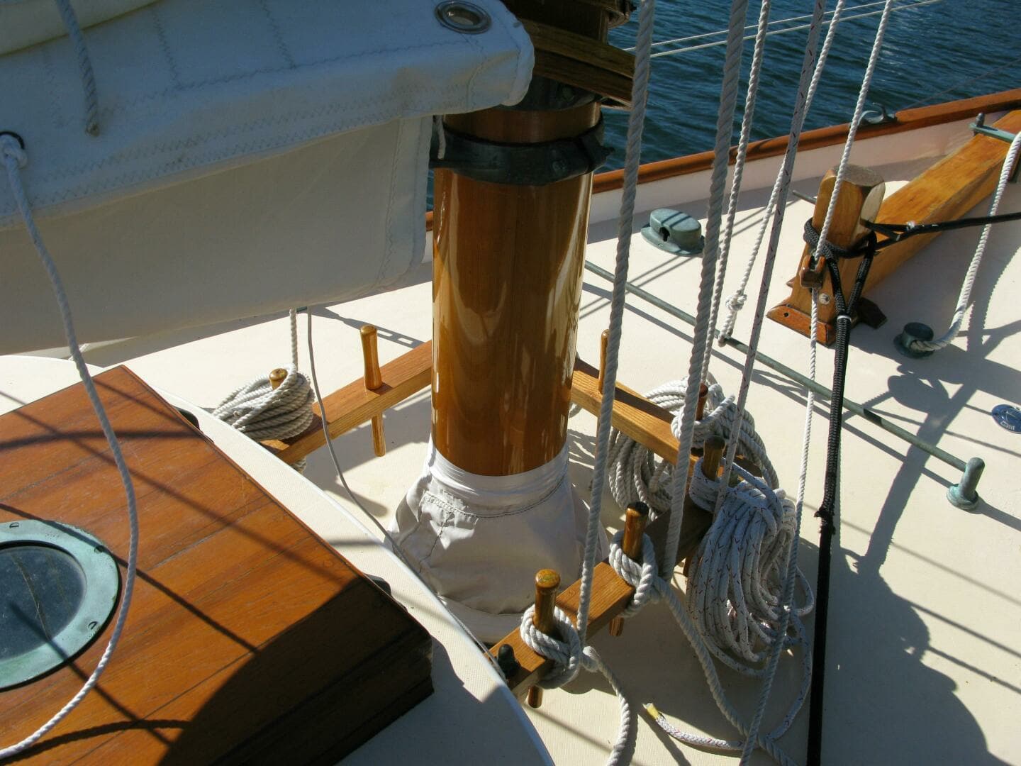 1973 Bruno & Stillman Friendship Sloop - Image 6