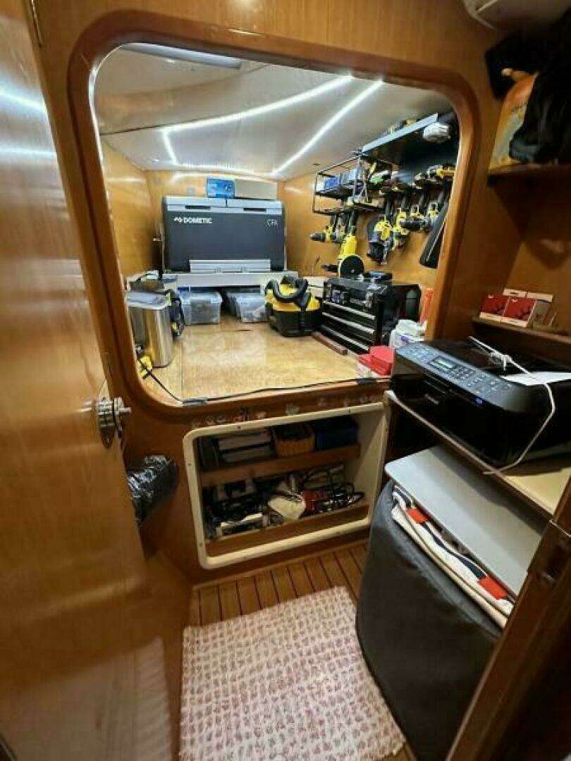 2004 Lagoon 380 - Image 22