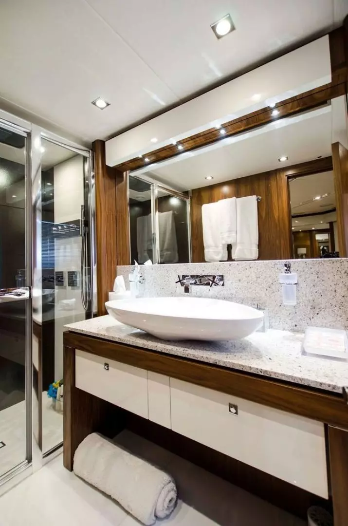 2015 Sunseeker Sport Yacht - Image 18