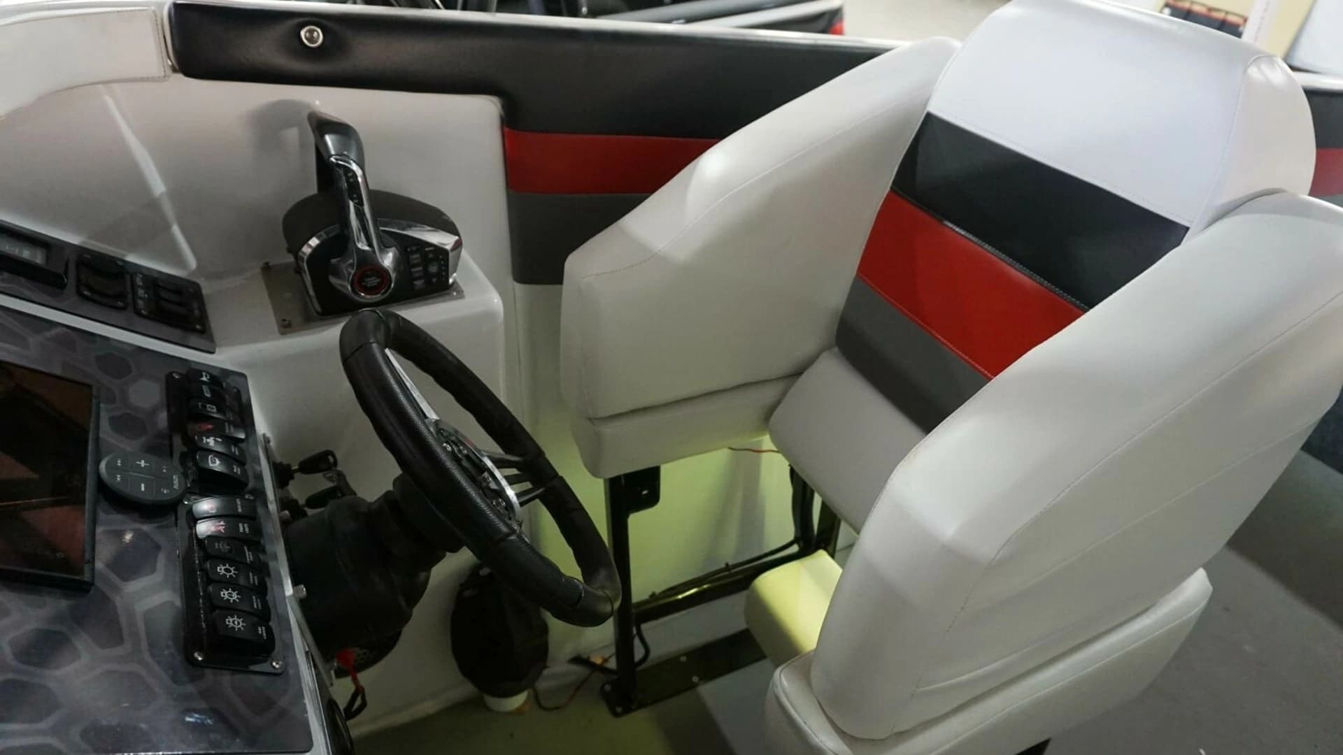 1998 Active Thunder 32 CC - Image 22