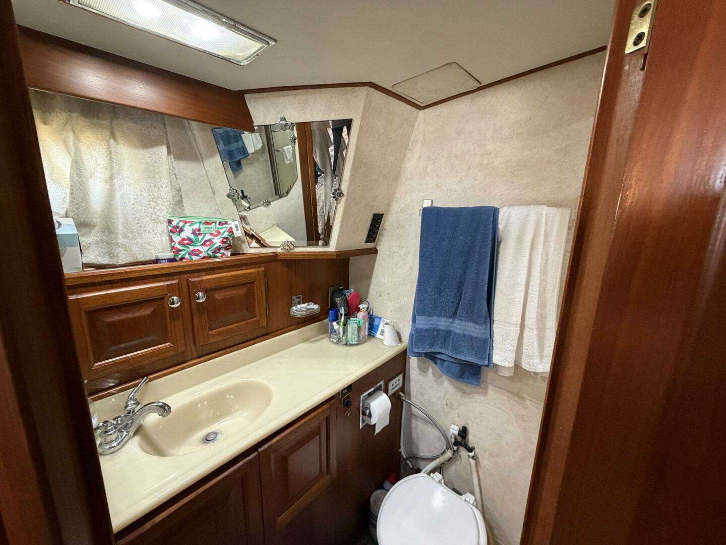 1987 Viking 44 Motor Yacht - Image 59