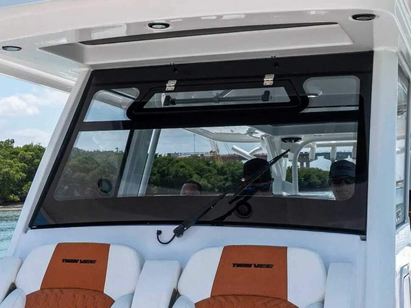2026 Twin Vee 400 GFX2 CC - Image 9