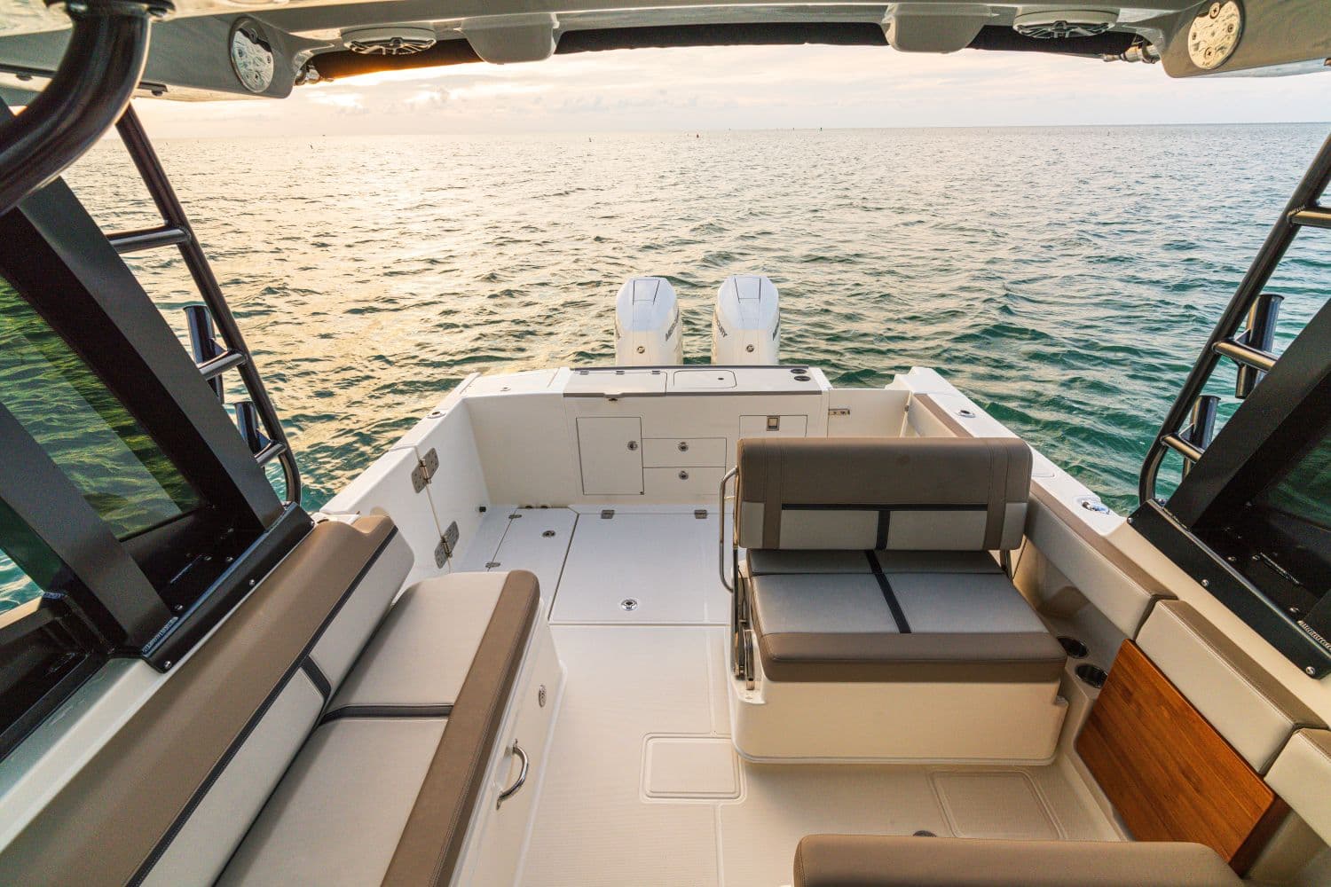 2026 Boston Whaler 330 Vantage - 27
