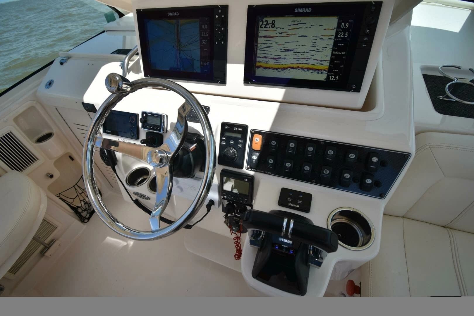 2016 Grady-White 330 Express - Image 13