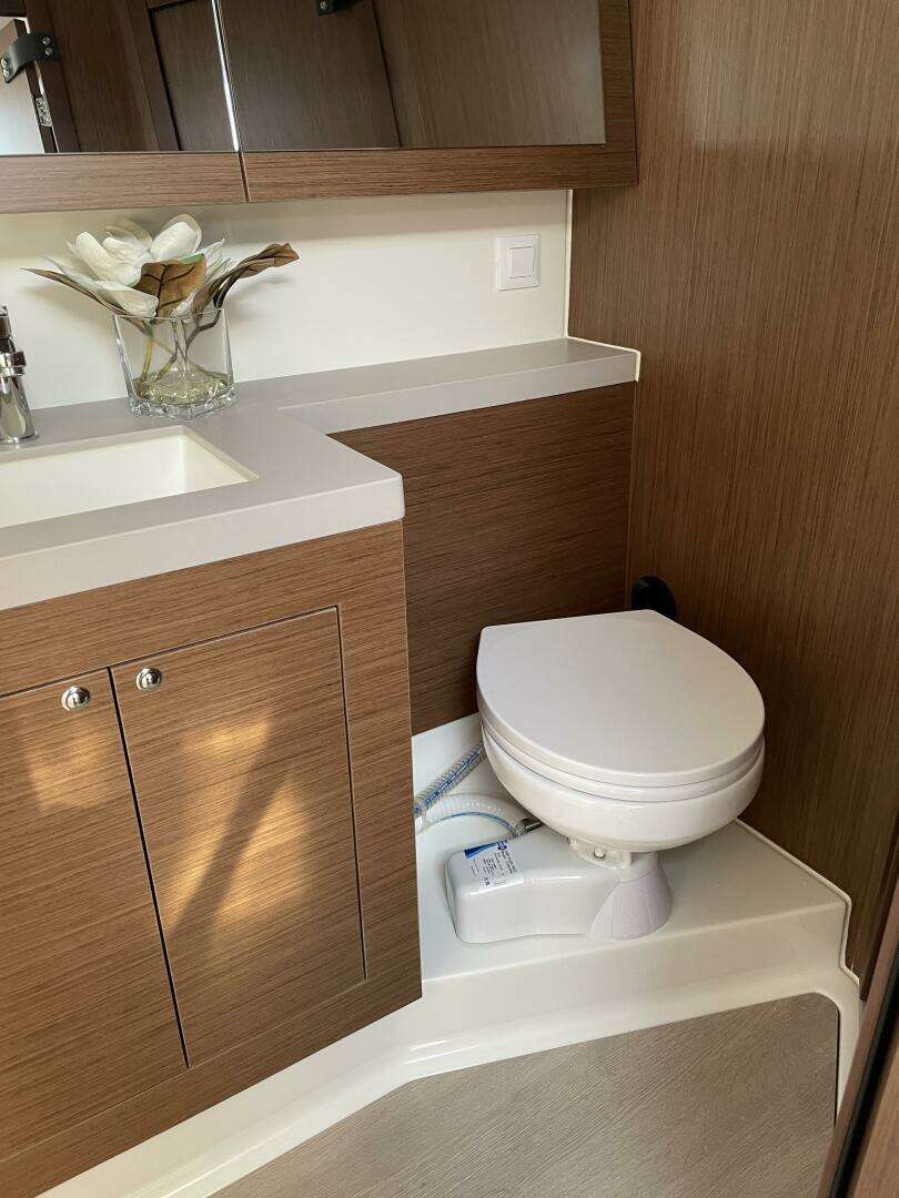 2024 Beneteau OCEANIS 51.1 - Image 16