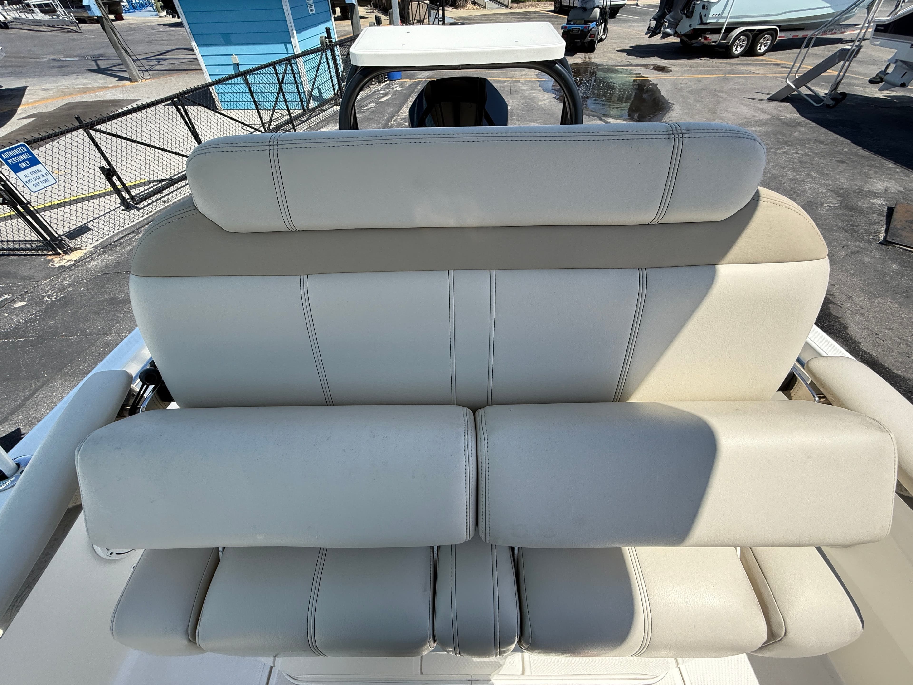 2023 BOSTON WHALER 220 DAUNTLESS - Image 14