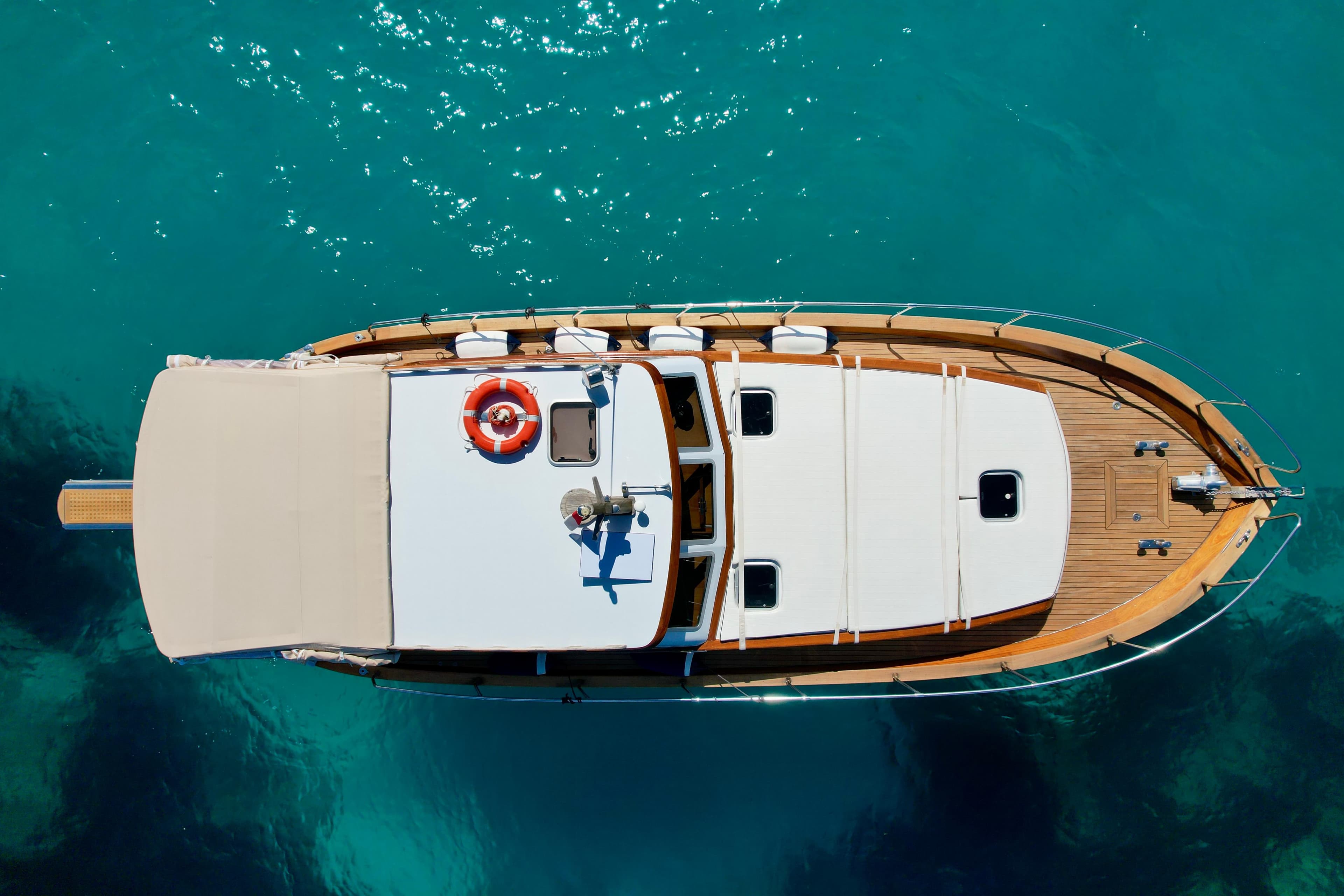 Aerial view of 2009 Bani 11,50 Prestige yacht on turquoise water.