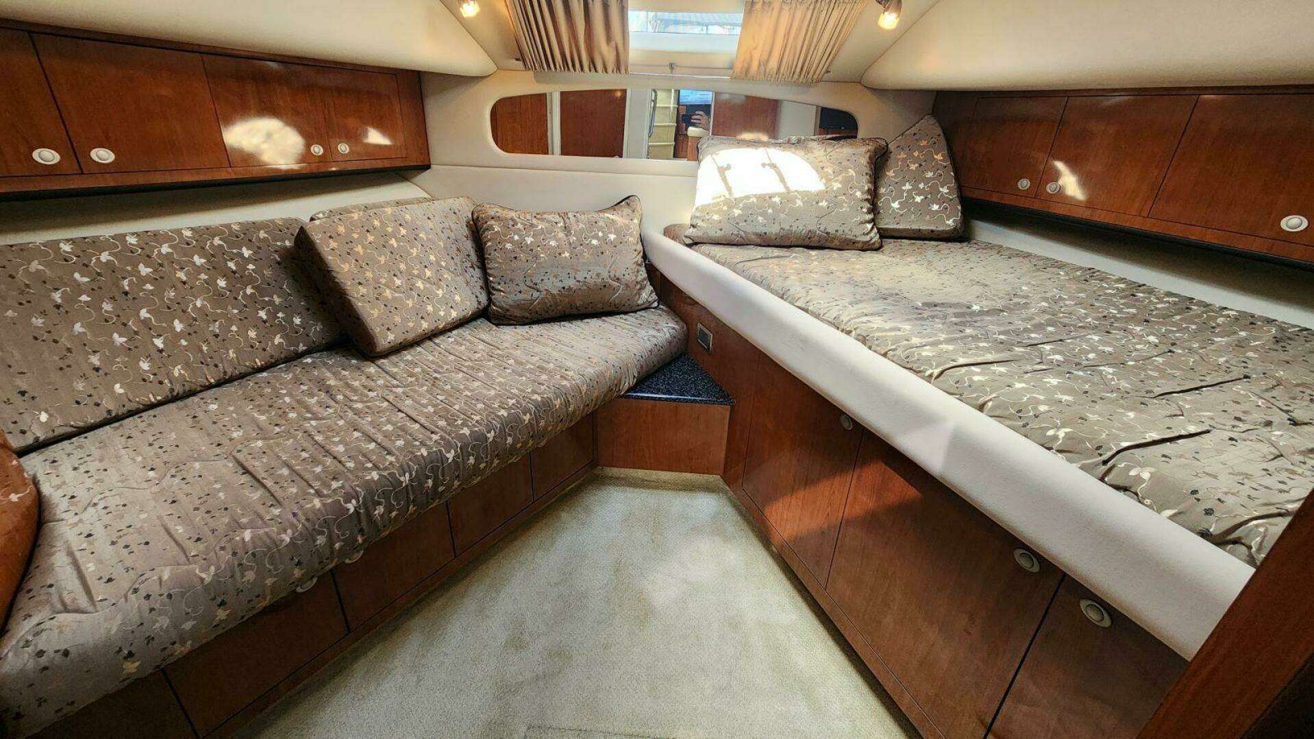 2004 Sea Ray 390 Motor Yacht - Image 43