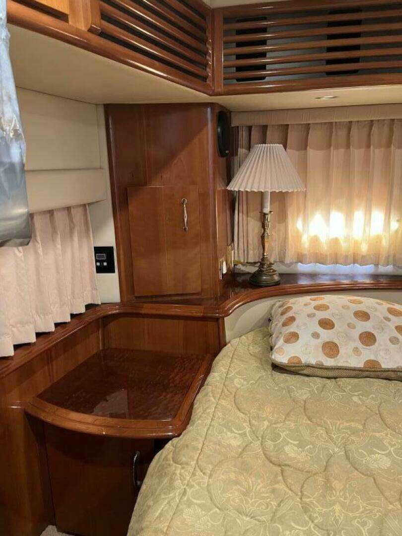 2005 Carver 396 - Image 43