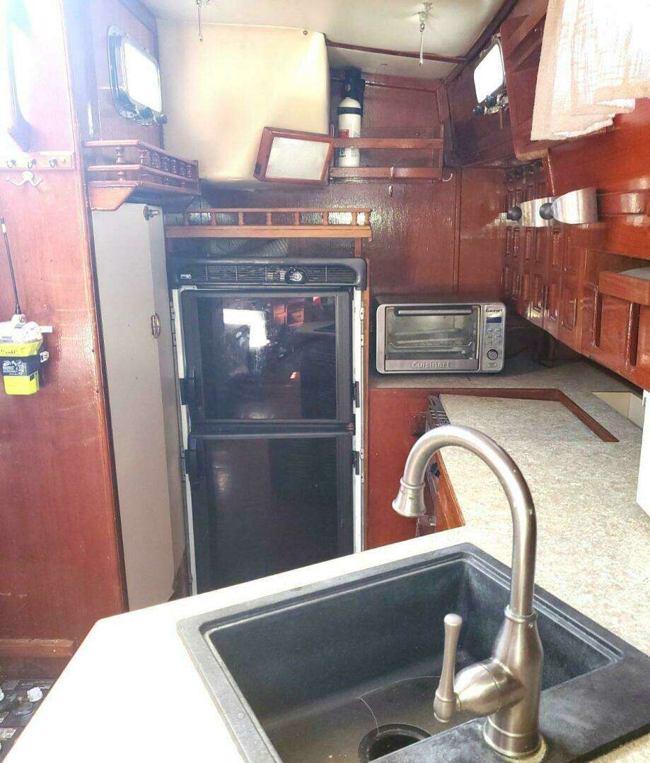 1982 Endeavour 43 CC - Image 17