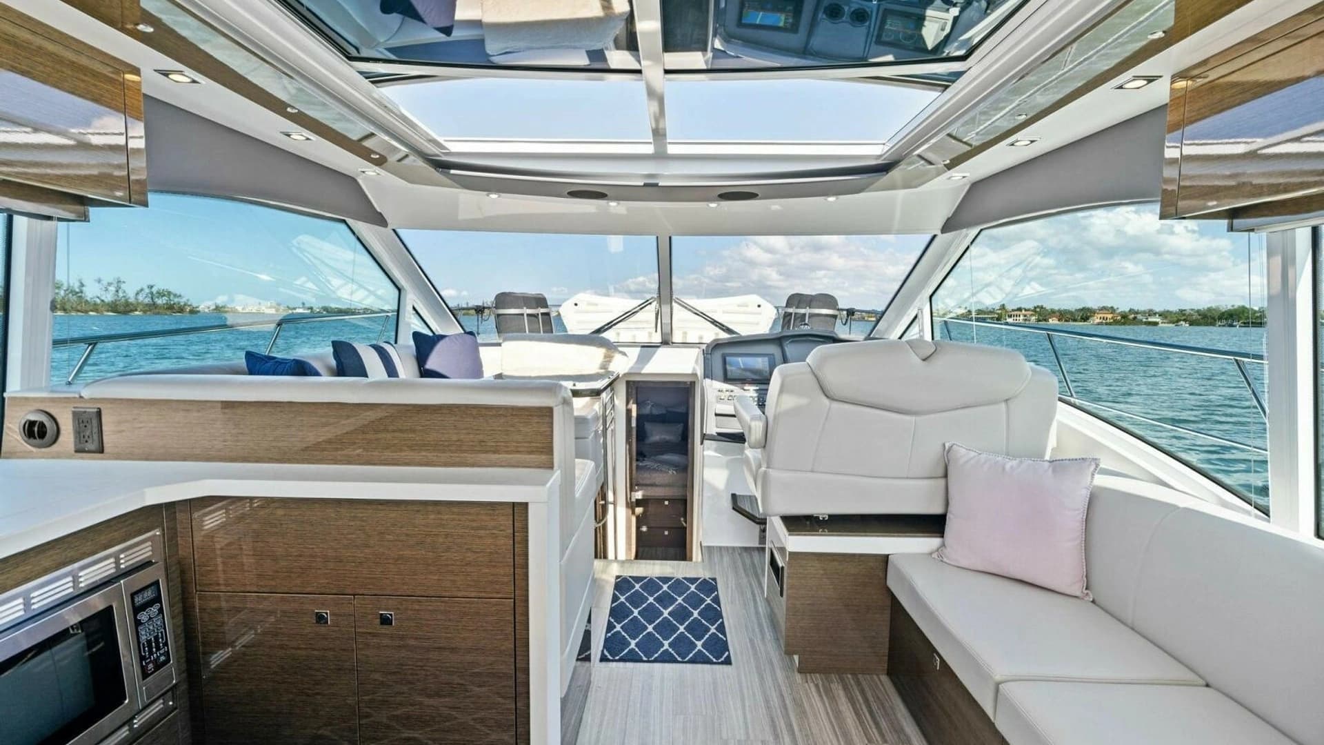2019 Cruisers Yachts 45 Cantius - Image 38