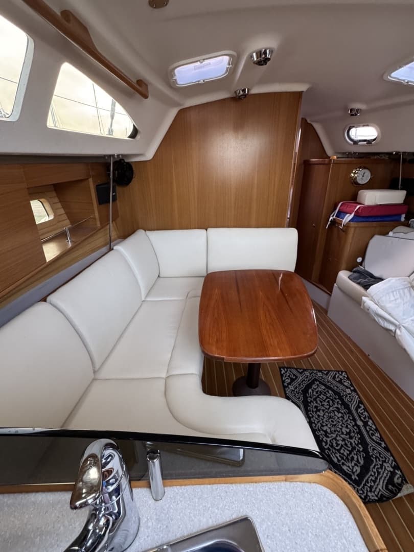 2019 Catalina 315 - Image 27