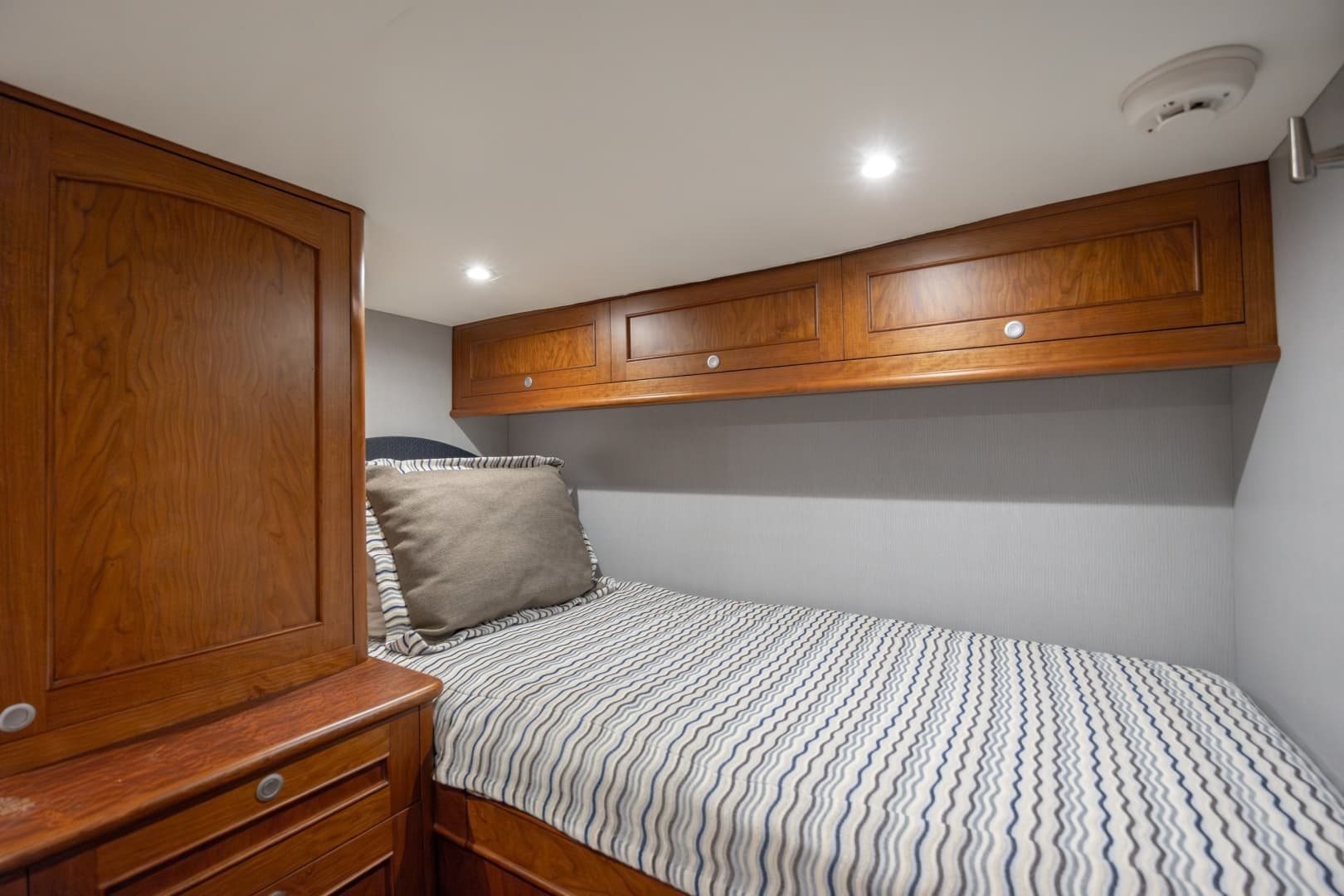 2015 Jarrett Bay Hardtop Express - Image 61