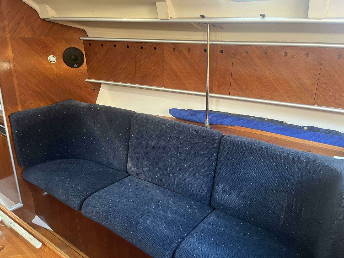 1990 Beneteau — - Image 28
