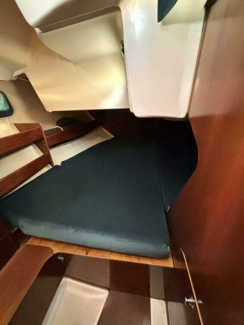 1997 Beneteau Oceanis 351 - Image 16