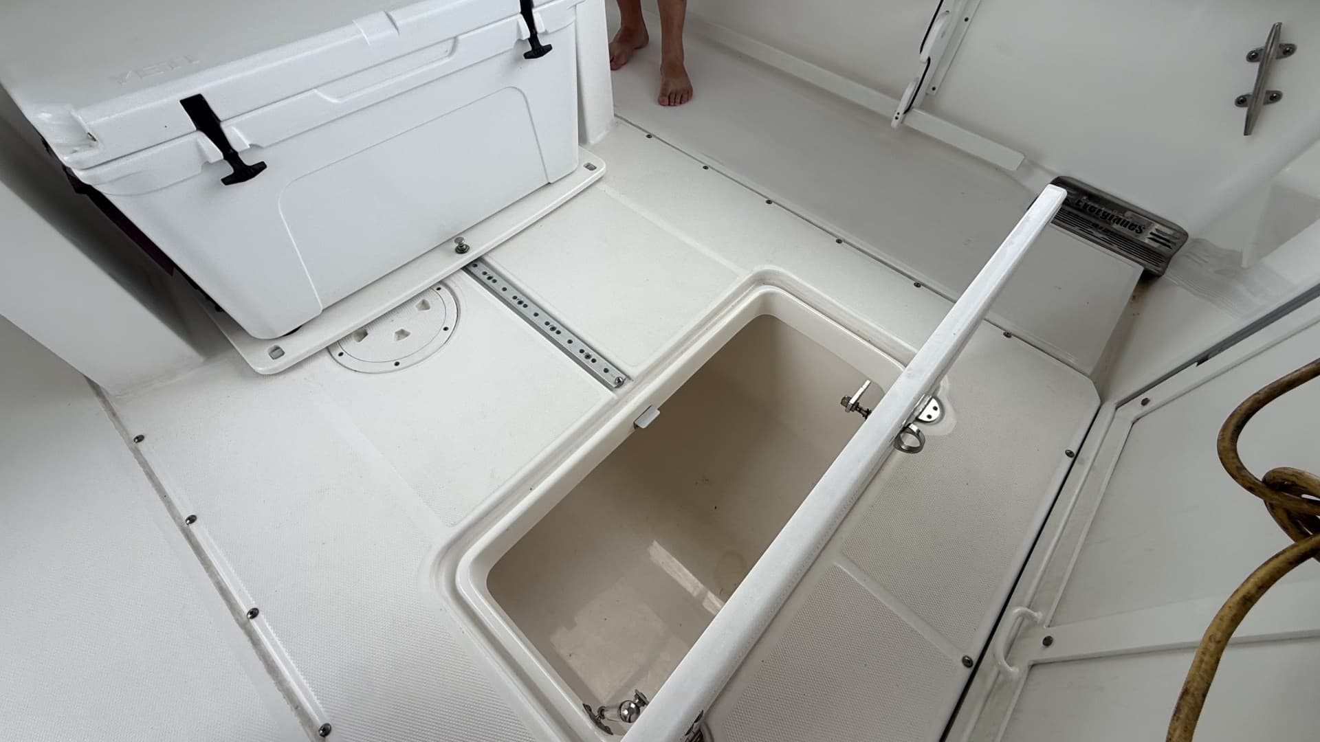 2016 Everglades 295 - Image 20