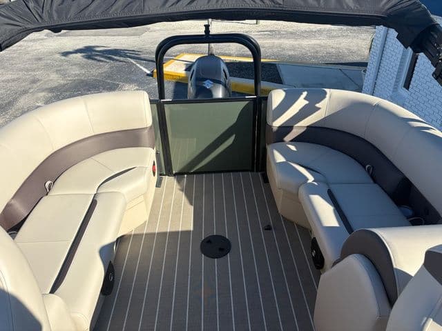 2026 Bentley Pontoons Legacy Navigator 203 - 15