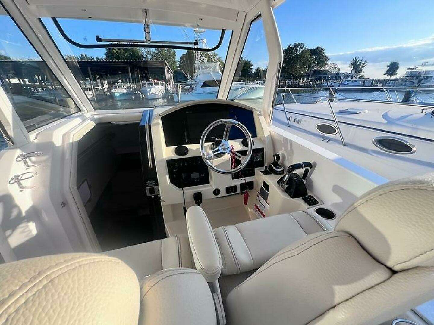 2019 Regal 33 SAV - Image 27