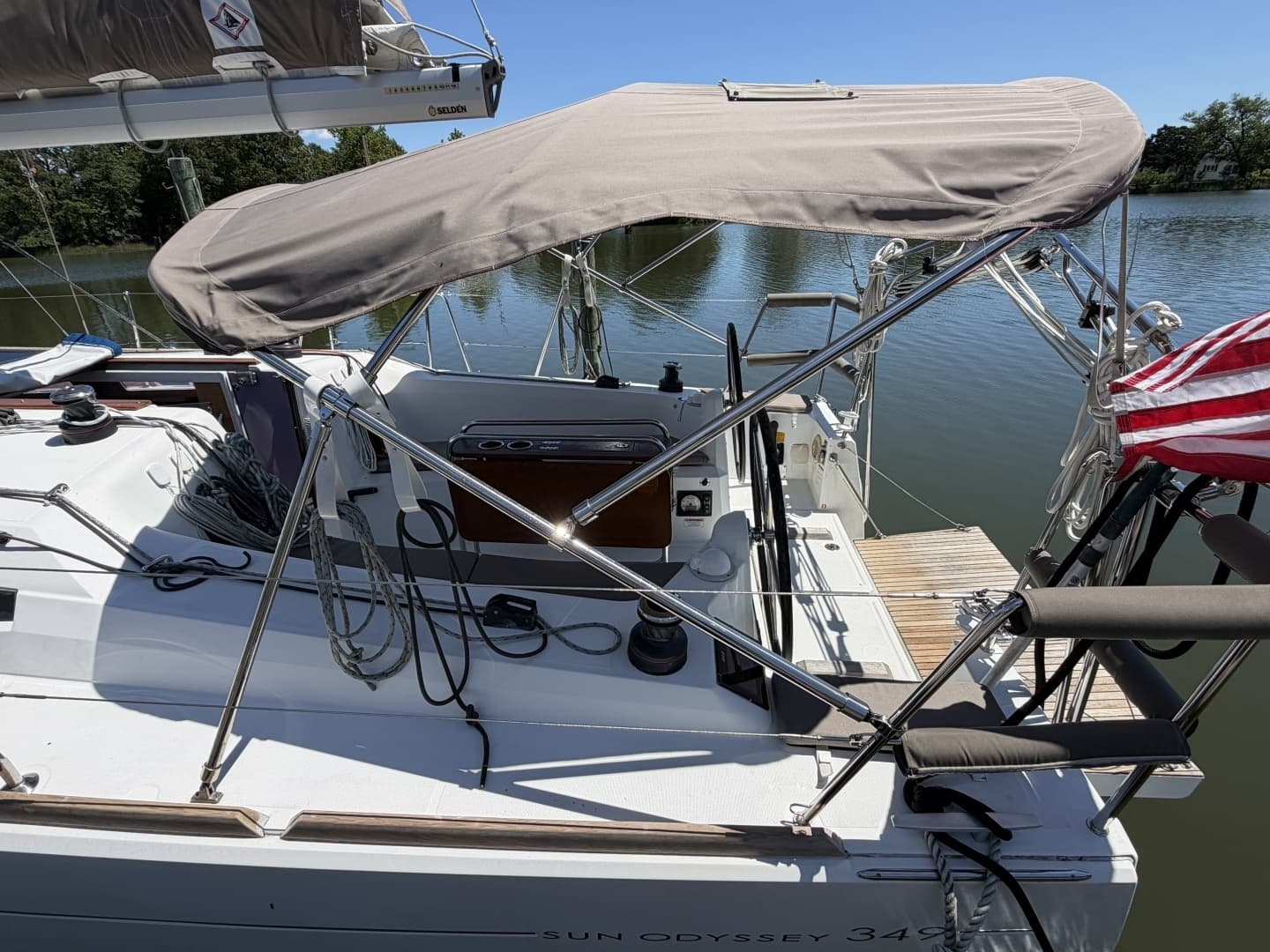 2015 Jeanneau 349 - Image 7