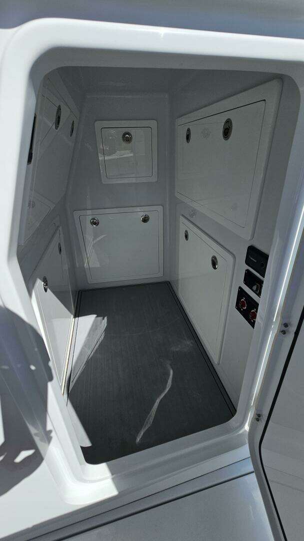 2025 Costa Custom 34SV - Image 24