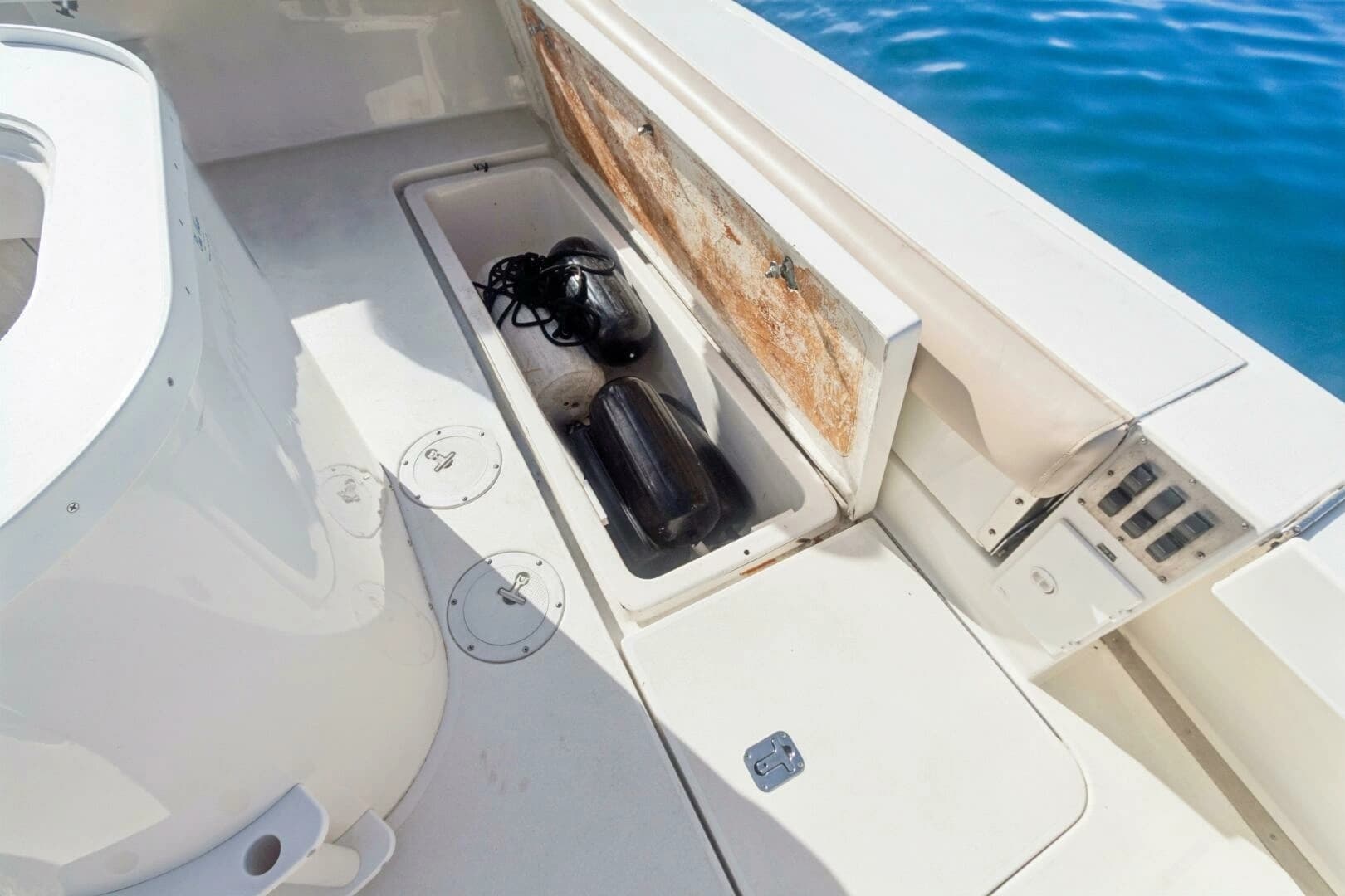 2000 Sea Ray 370 Express Cruiser - Image 38