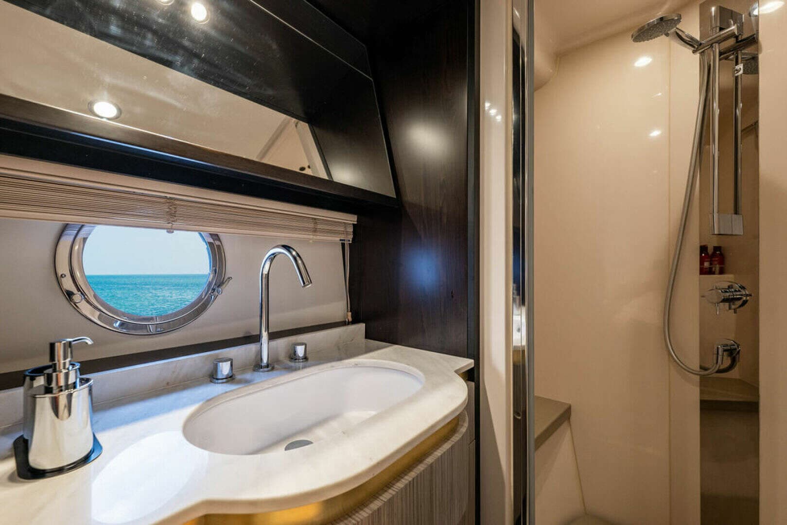 2022 Azimut 55 FLY - Image 25