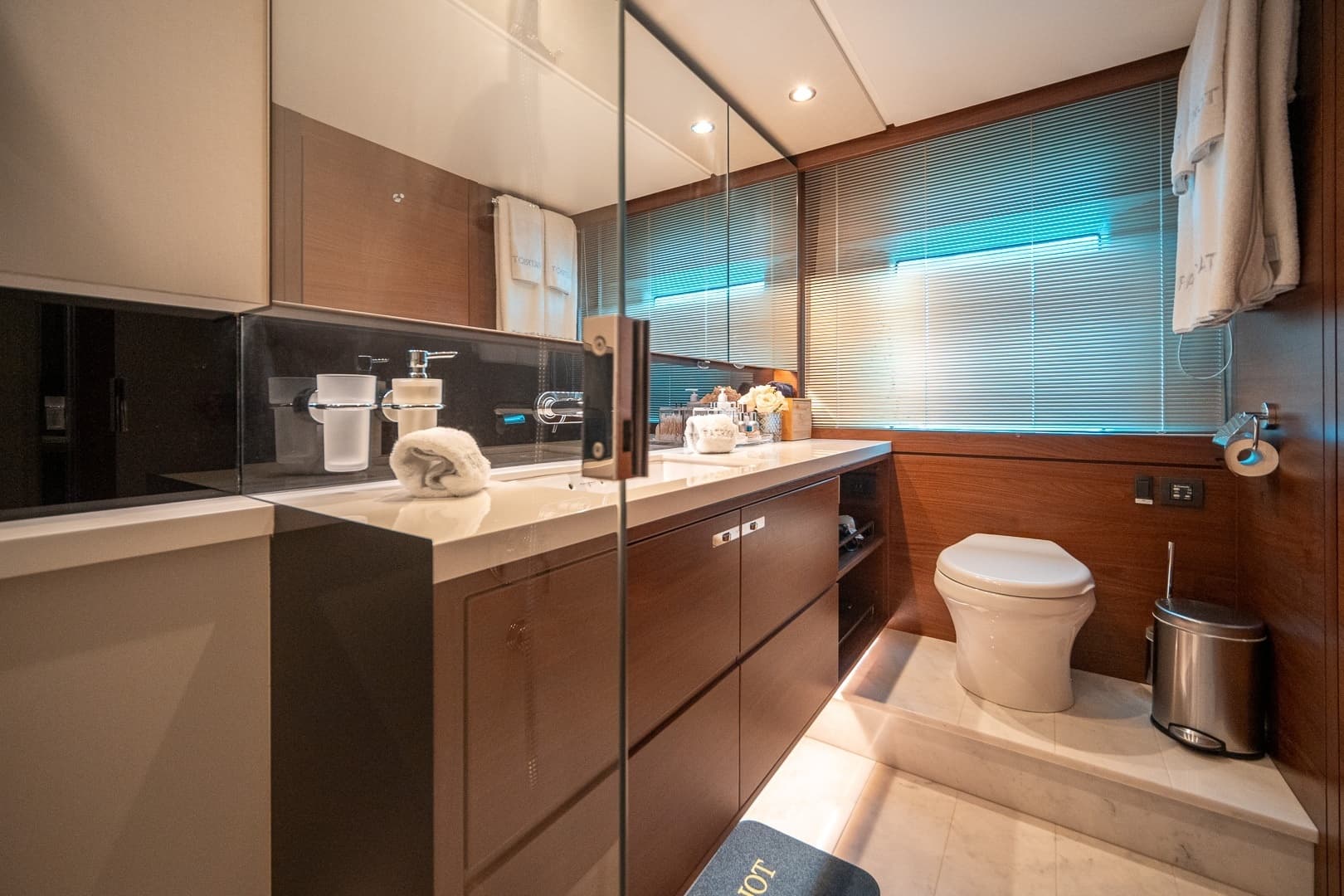 2017 Princess 68 Flybridge - Image 44