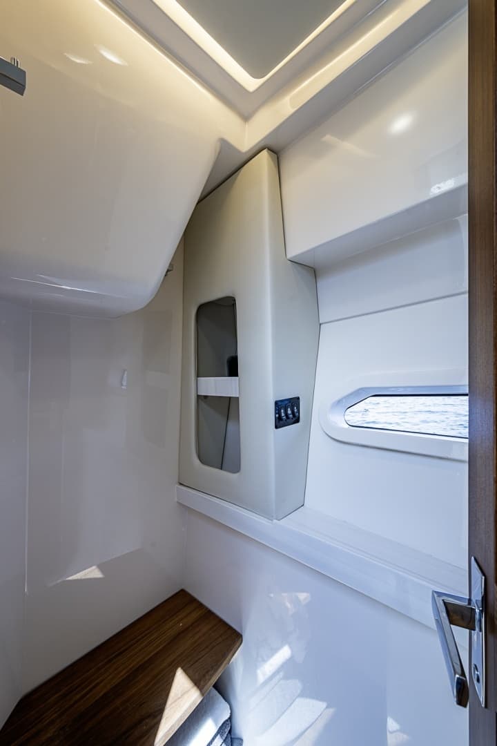2025 Regal 38 XO - Image 37