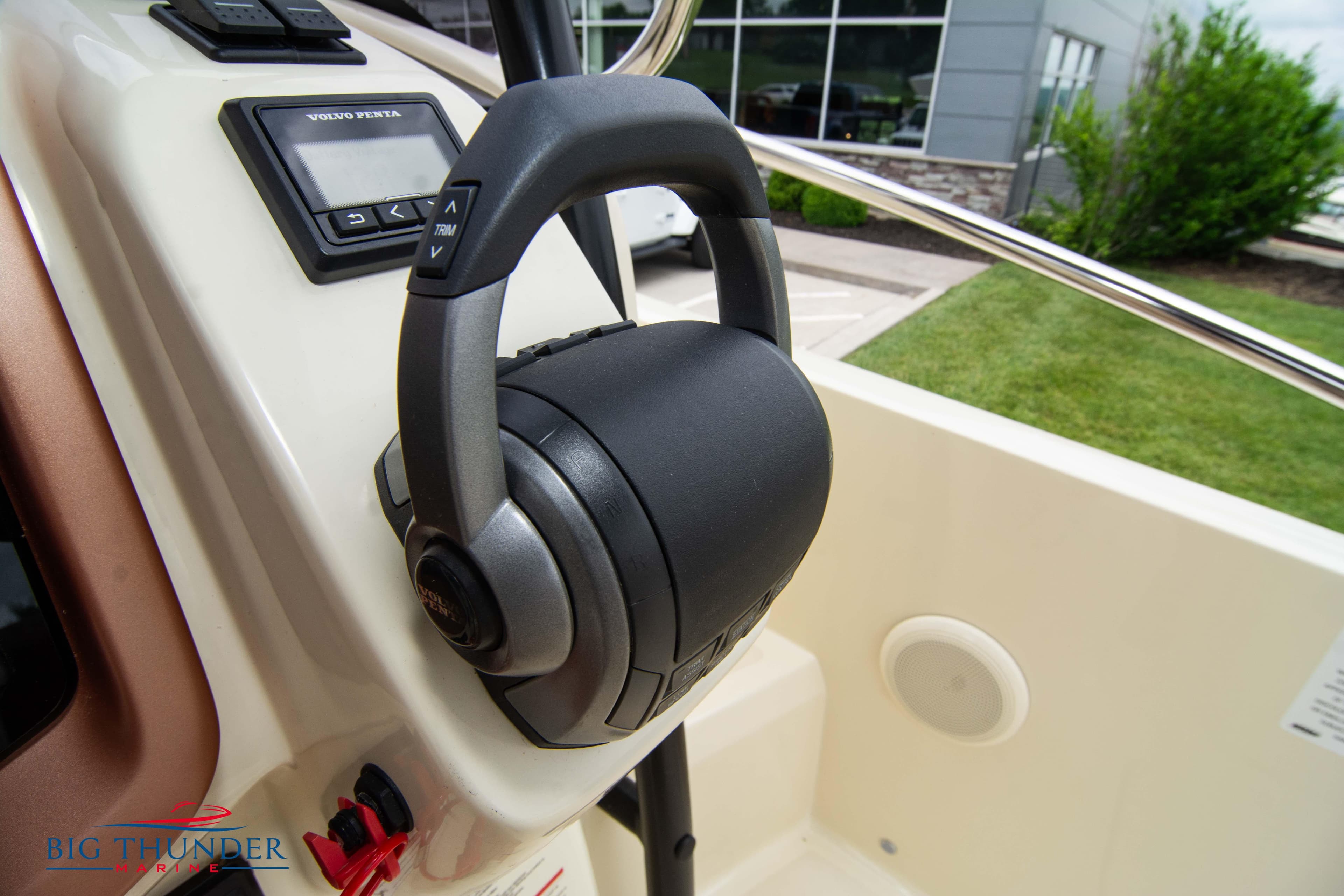 Close-up of the 2024 Capoforte CX280i boat throttle control.