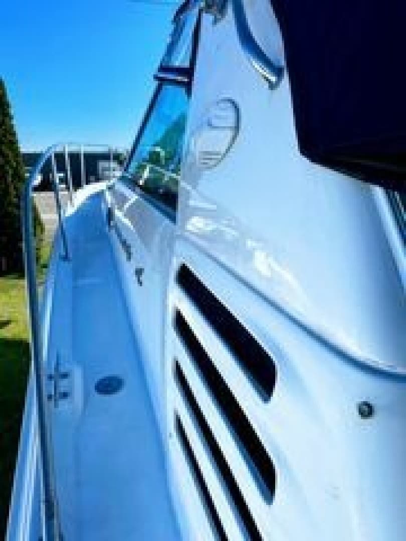 1999 Sea Ray 370 Express - Image 4