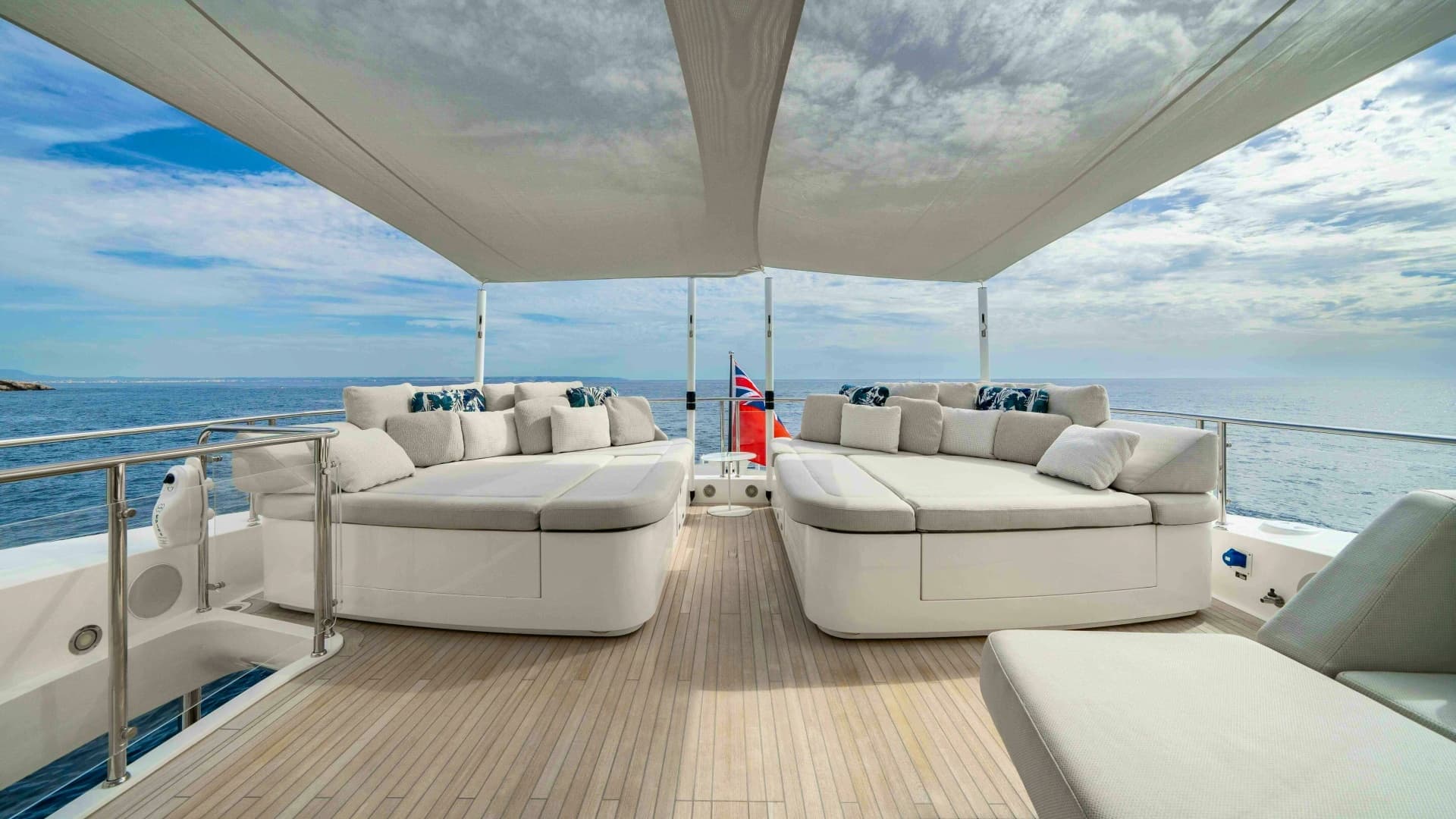 2016 Sunseeker Sunseeker 131 Yacht - Image 9